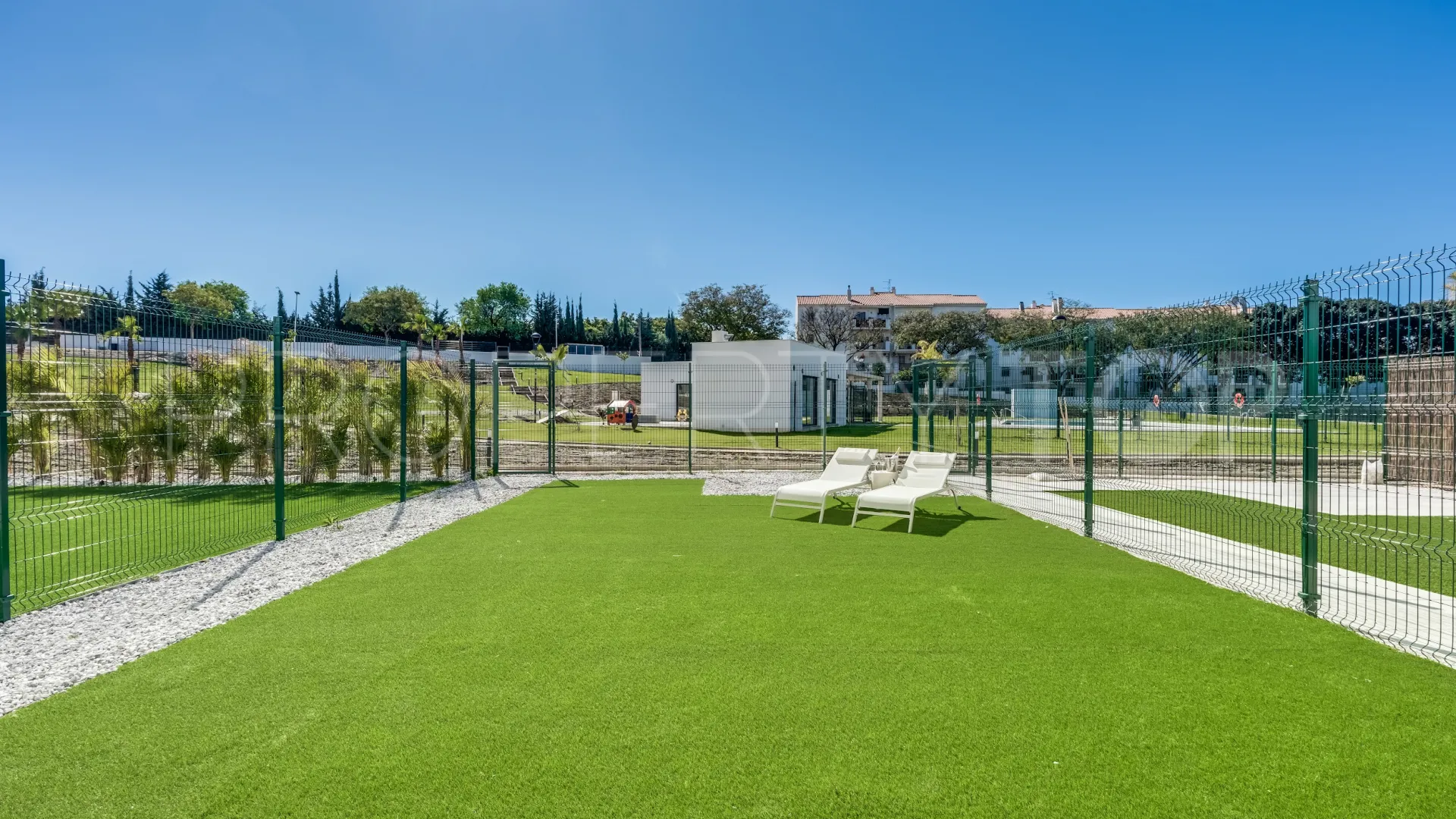 For sale 2 bedrooms ground floor apartment in Estepona