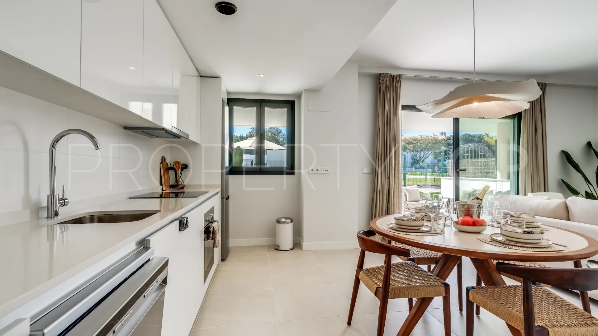 For sale 2 bedrooms ground floor apartment in Estepona