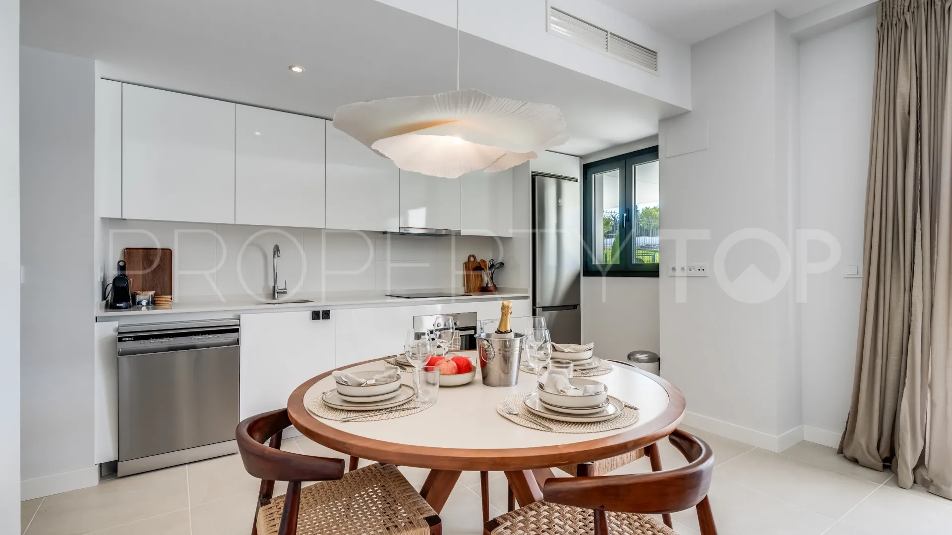 For sale 2 bedrooms ground floor apartment in Estepona