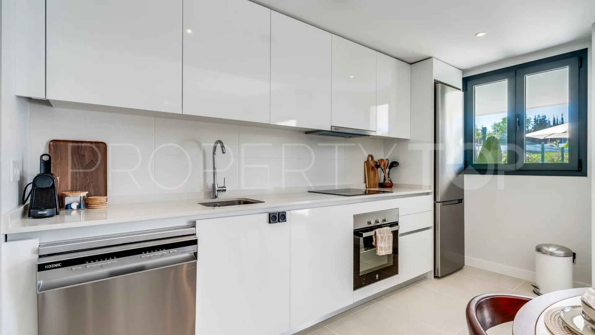For sale 2 bedrooms ground floor apartment in Estepona