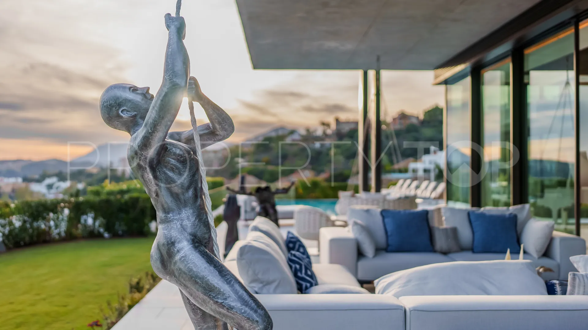 Villa en venta con 8 dormitorios en Altos de La Quinta