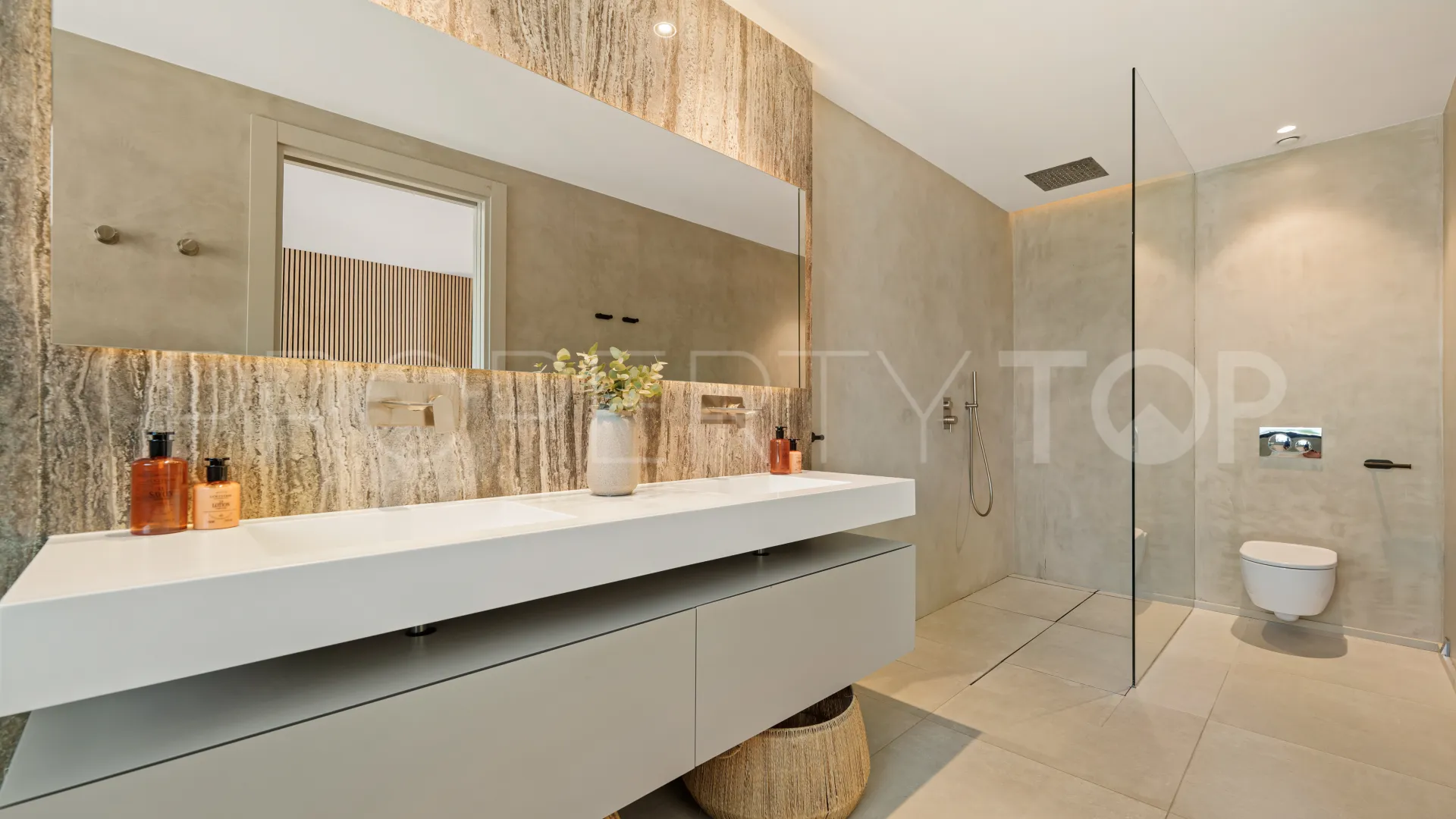 Se vende villa en Nueva Andalucia de 5 dormitorios