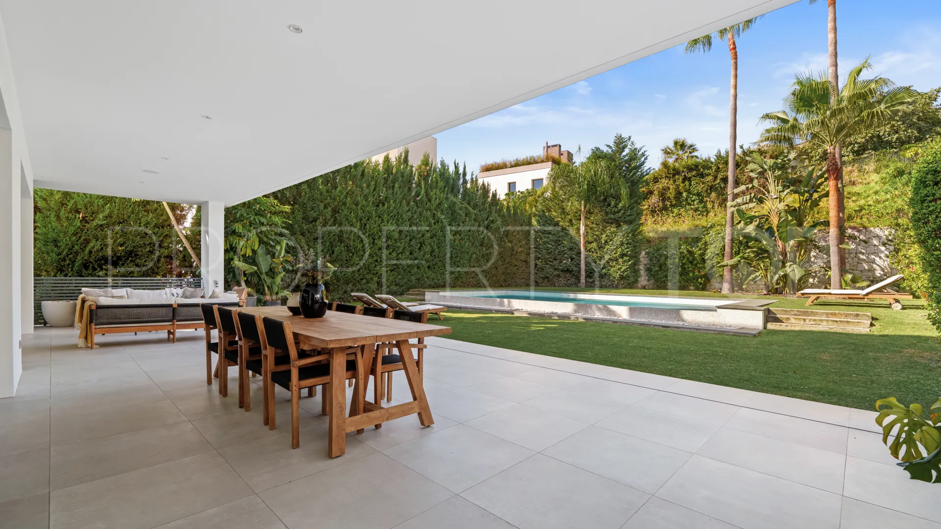 Se vende villa en Nueva Andalucia de 5 dormitorios