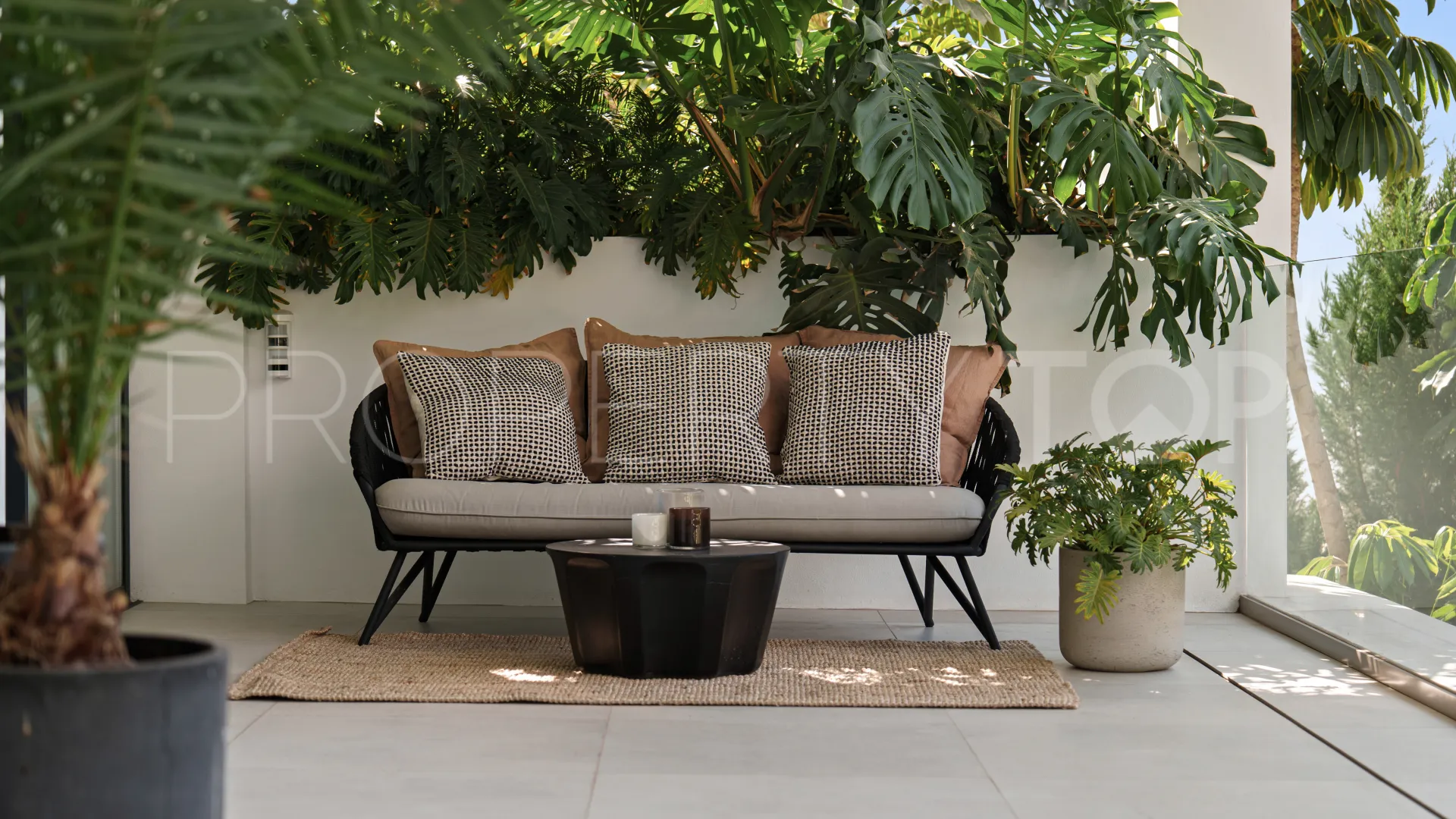 Se vende villa en Nueva Andalucia de 5 dormitorios