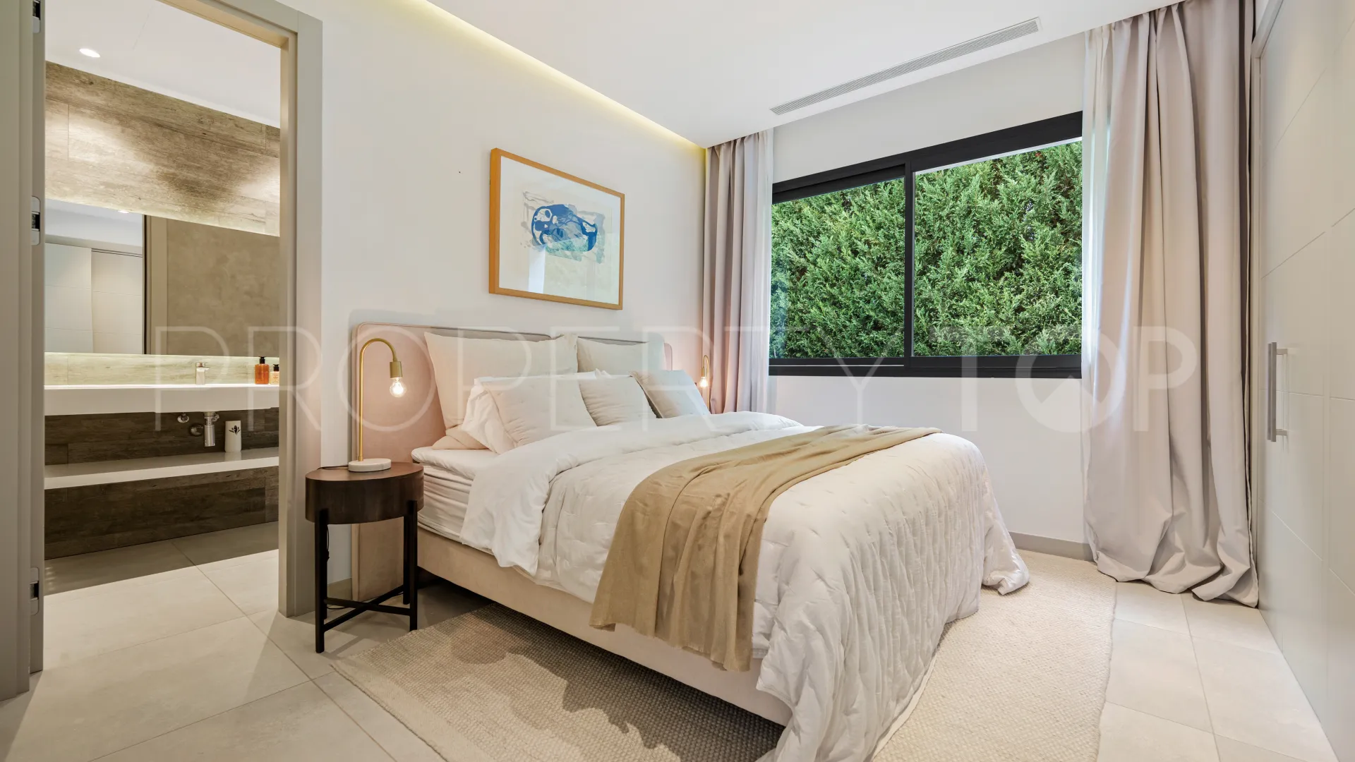 Se vende villa en Nueva Andalucia de 5 dormitorios