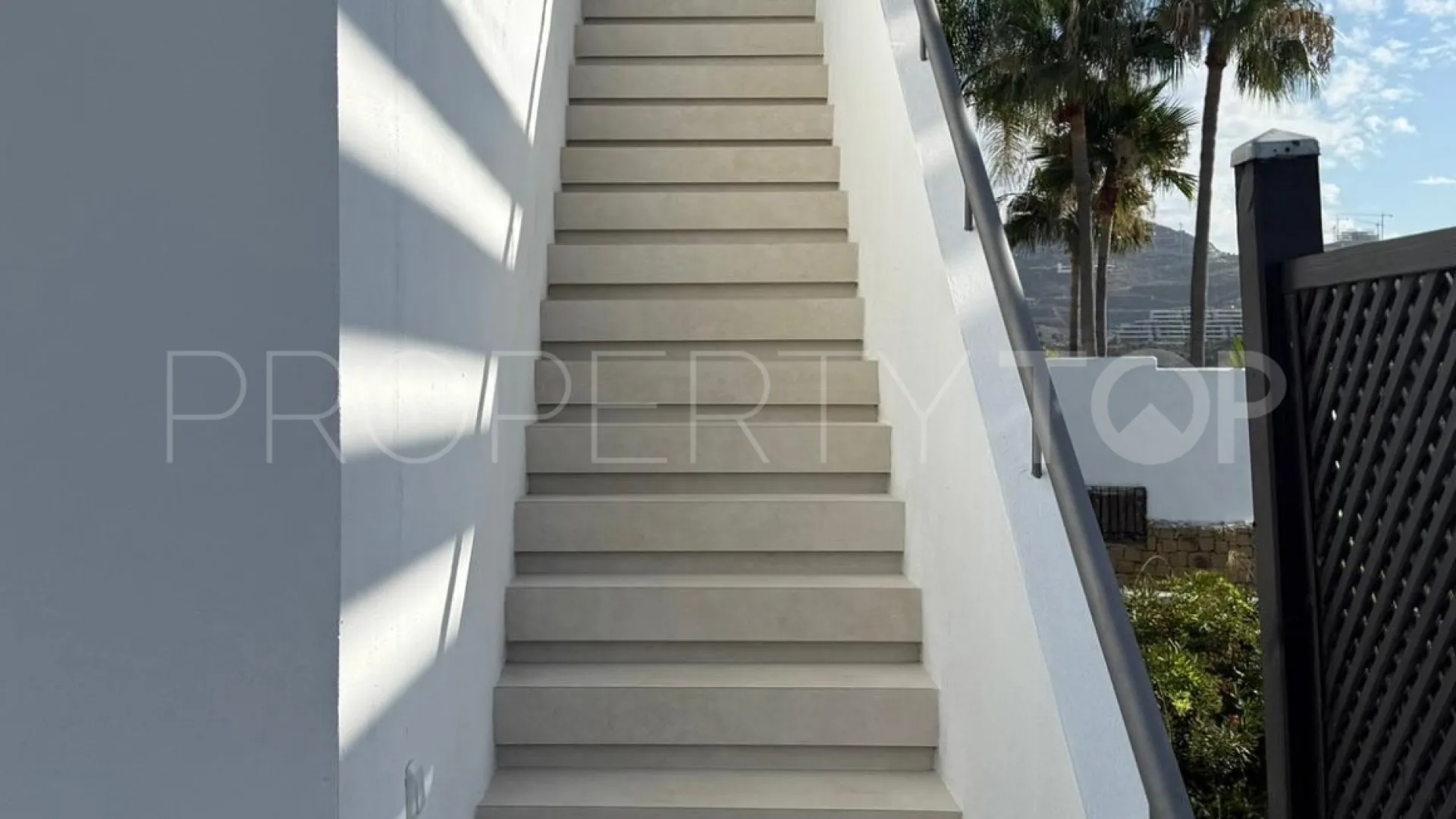 Comprar atico duplex de 3 dormitorios en La Quinta