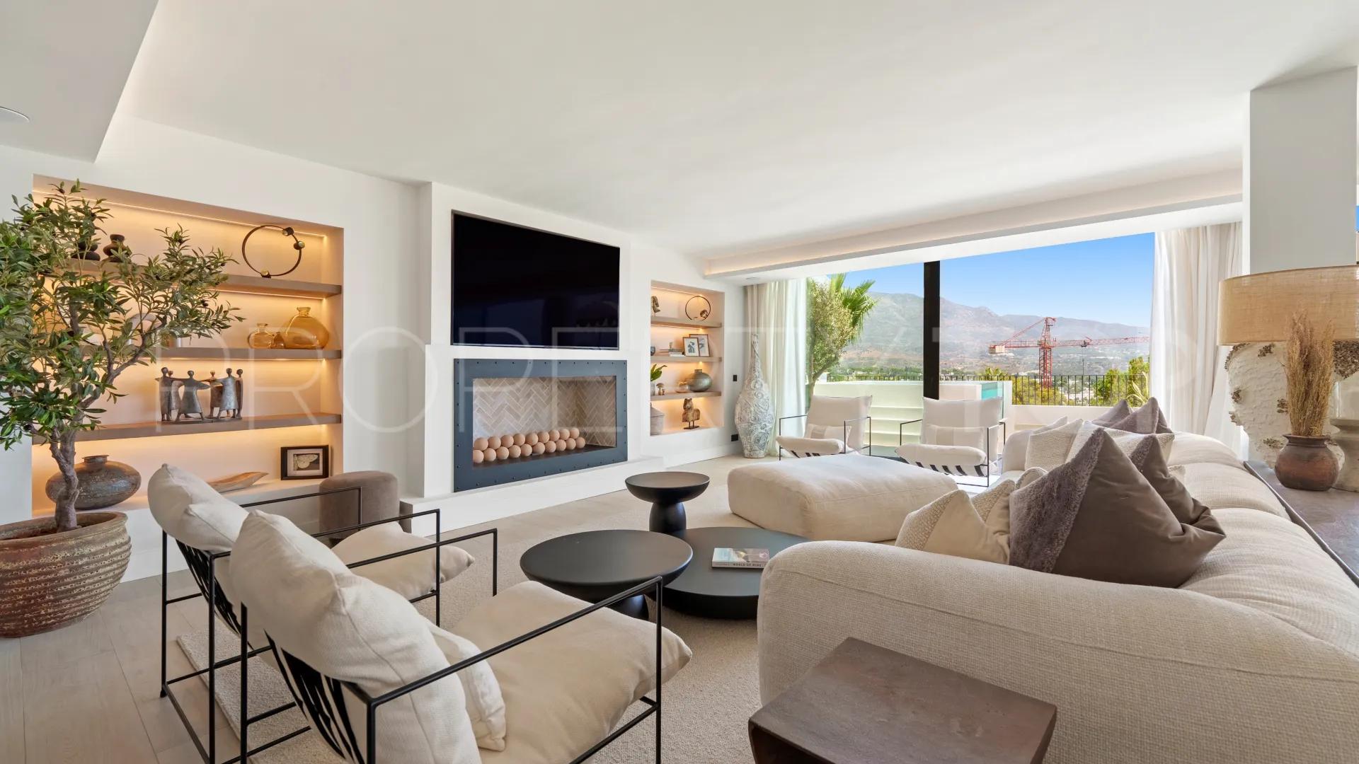 For sale villa with 6 bedrooms in Nueva Andalucia