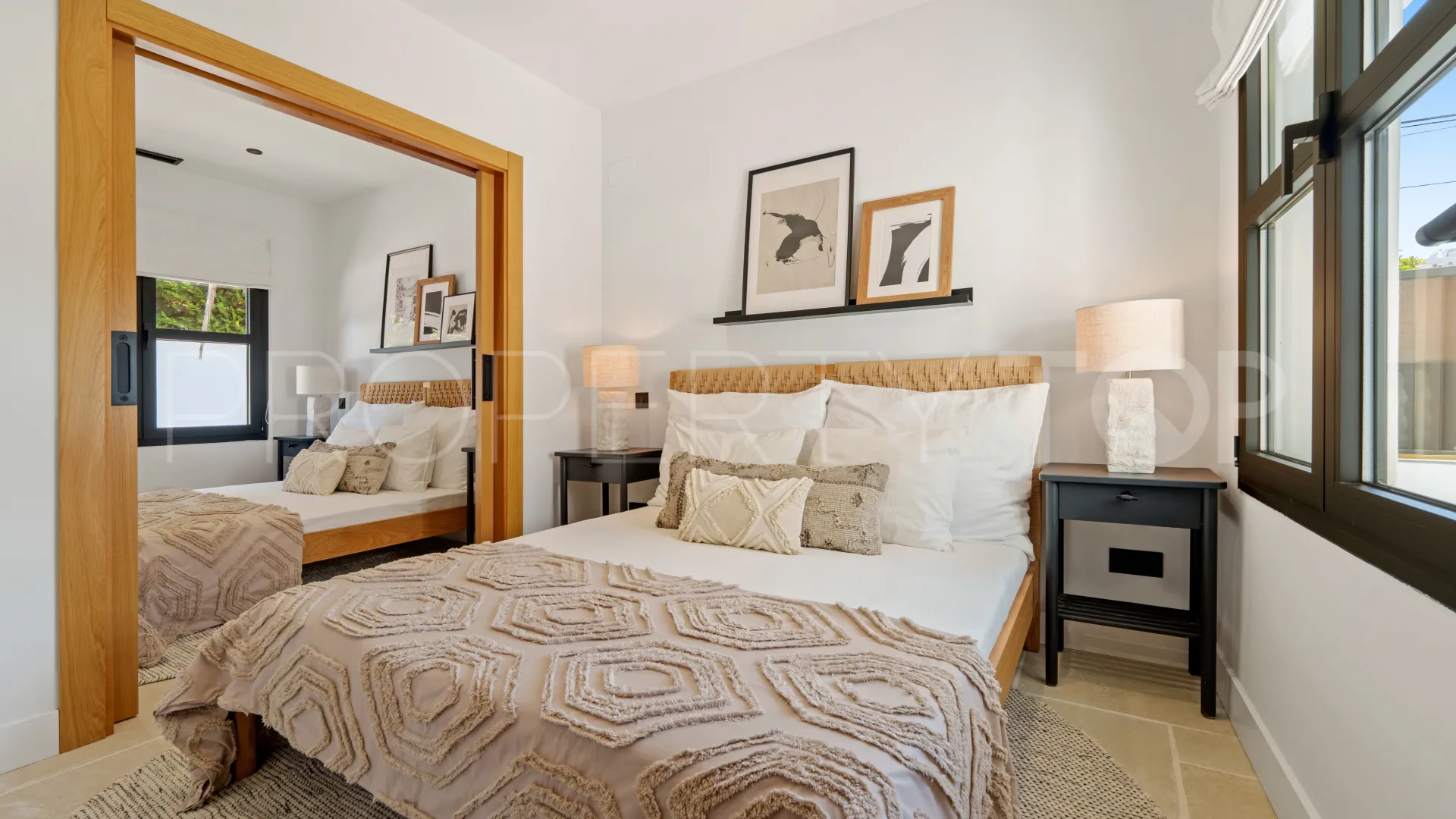For sale villa with 6 bedrooms in Nueva Andalucia