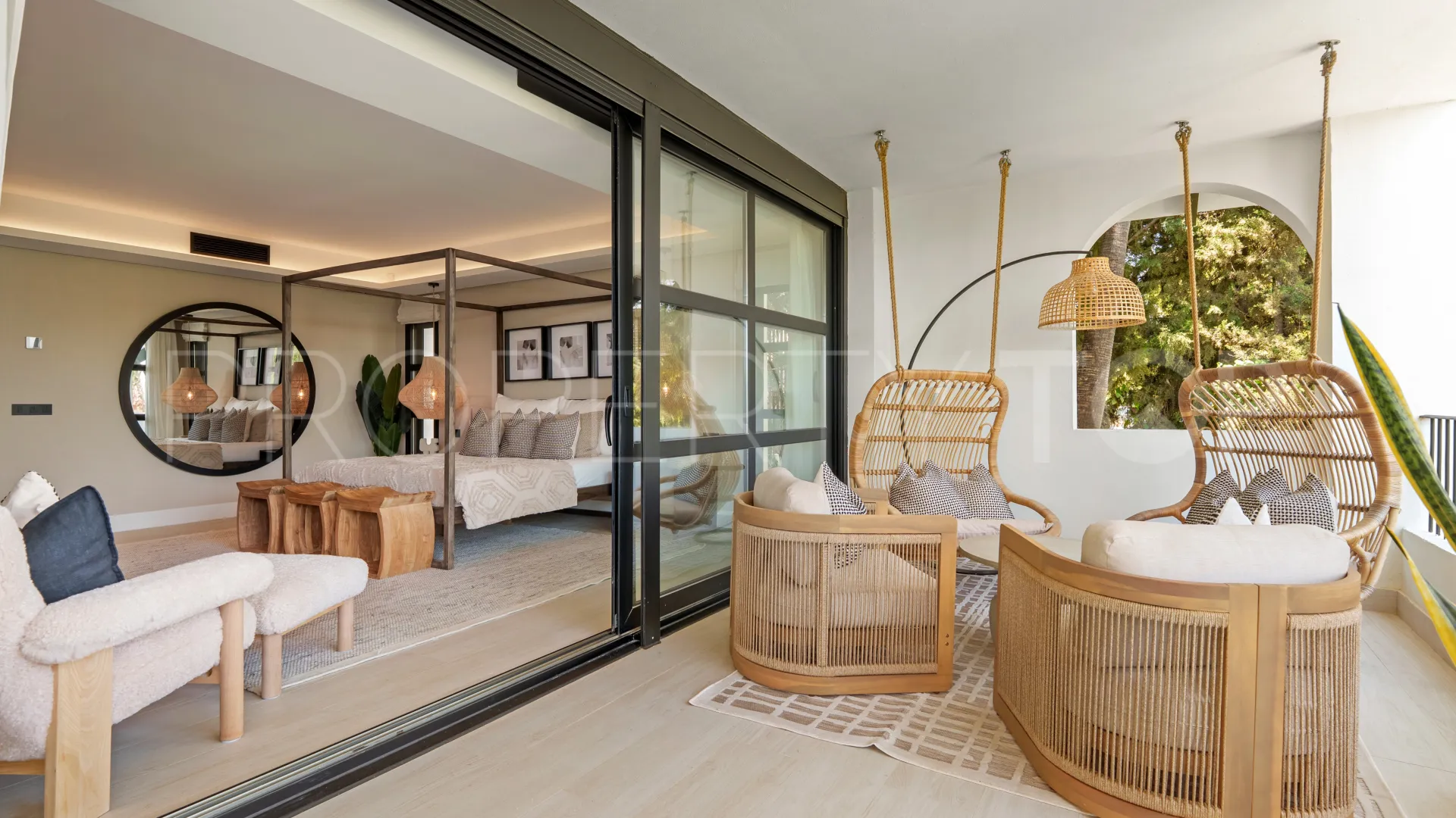 For sale villa with 6 bedrooms in Nueva Andalucia