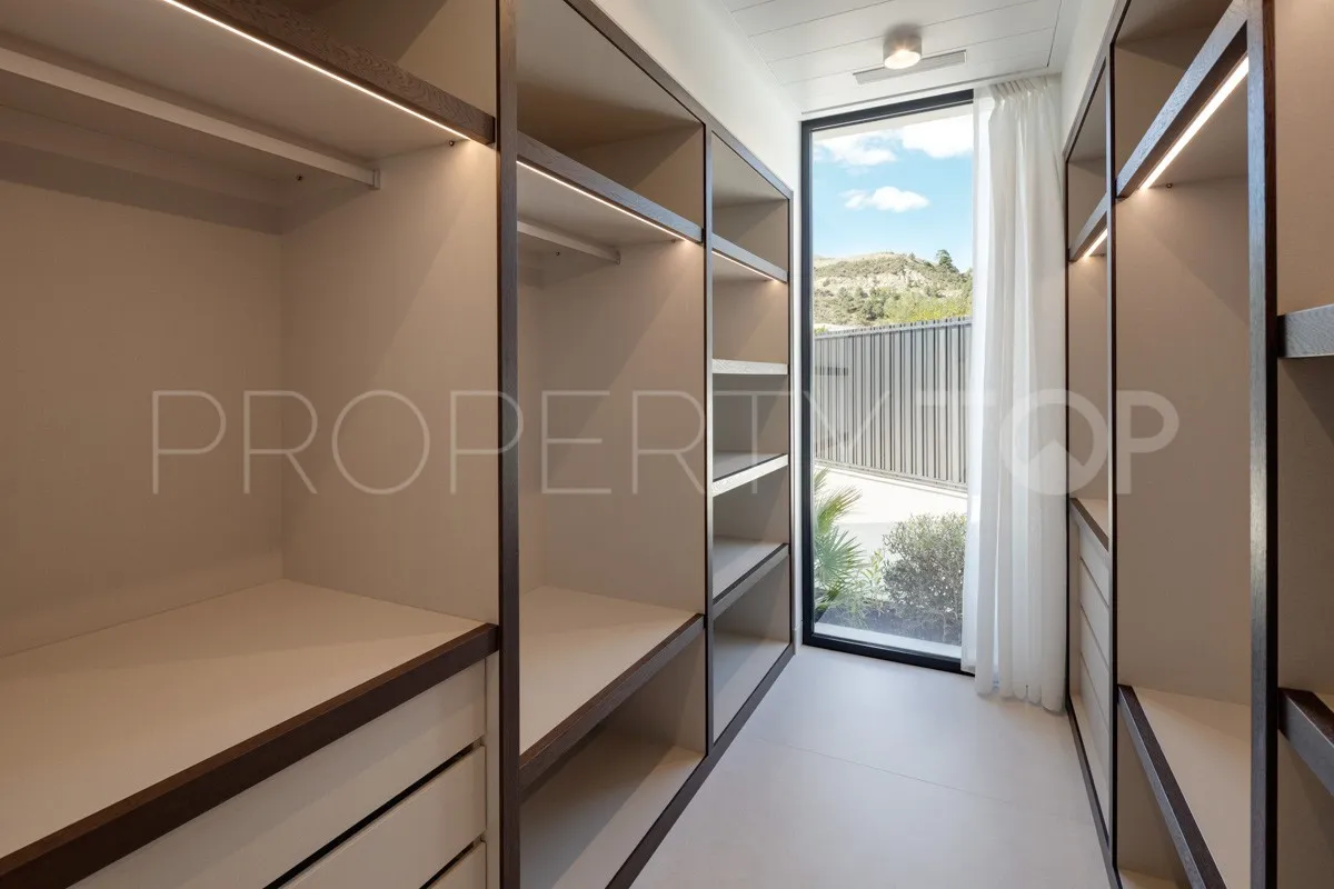 For sale villa with 6 bedrooms in Benahavis