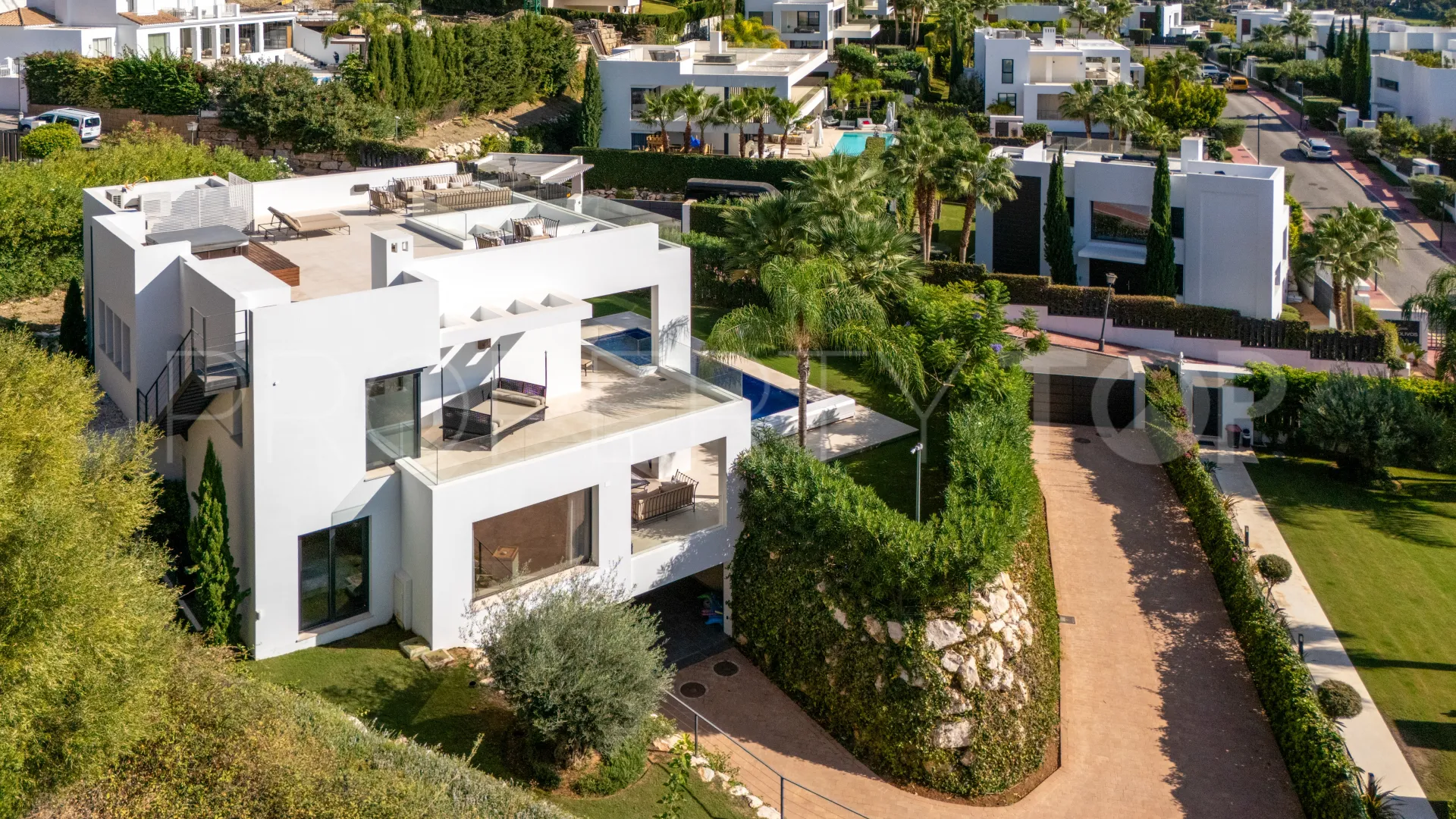 Villa en venta de 6 dormitorios en Nueva Andalucia