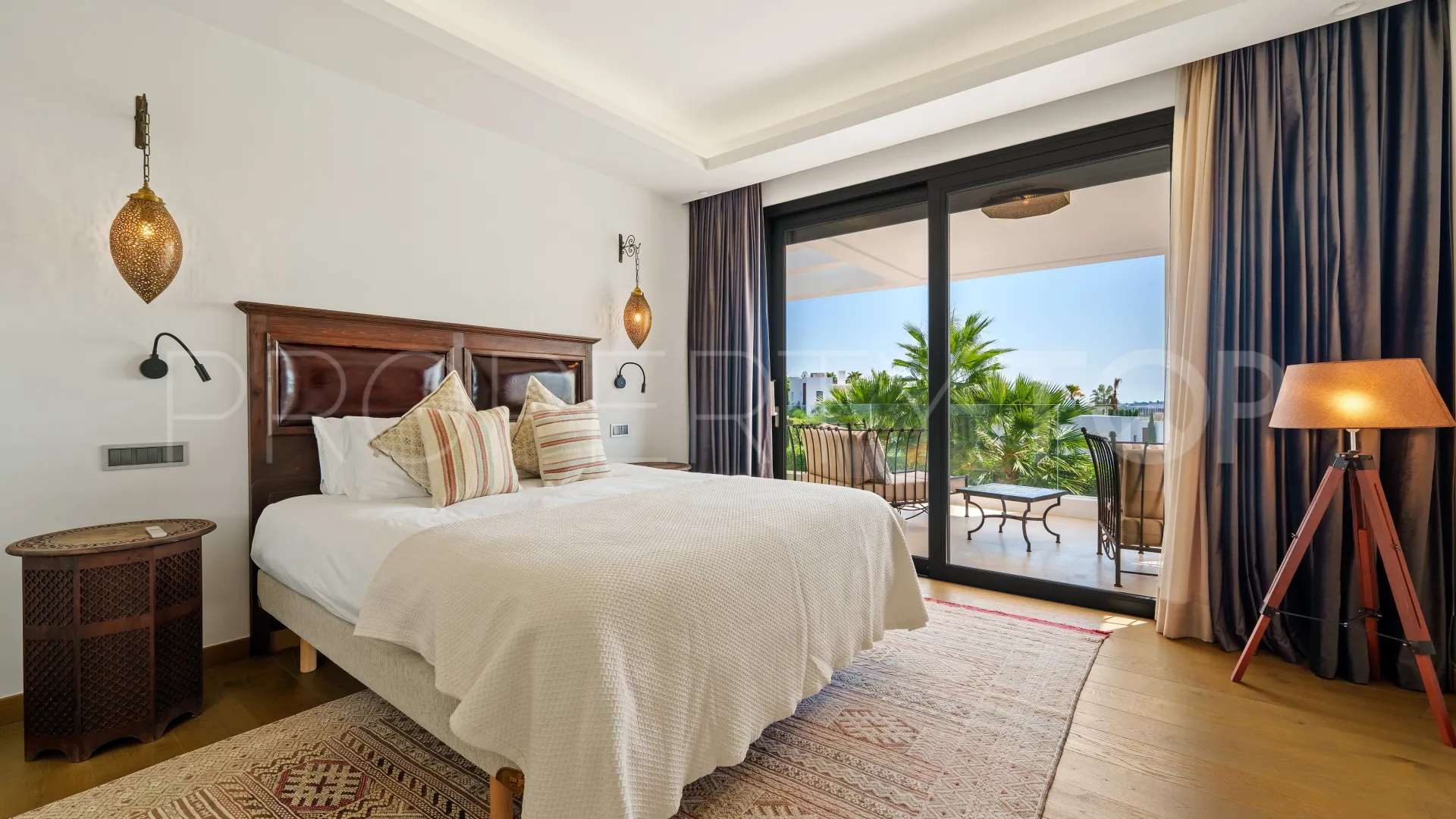 Villa en venta de 6 dormitorios en Nueva Andalucia