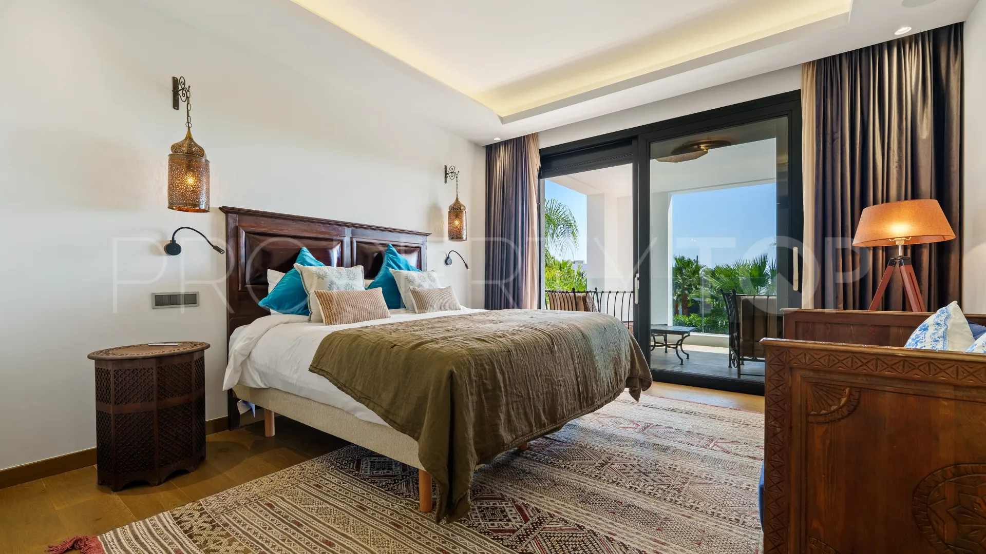 Villa en venta de 6 dormitorios en Nueva Andalucia