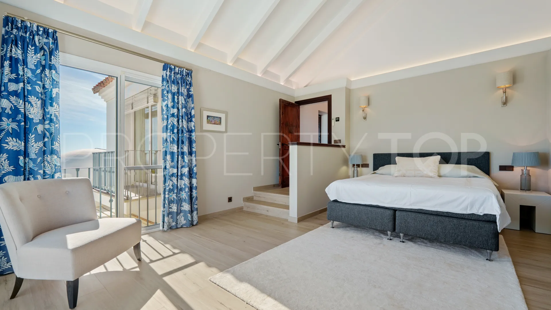 For sale villa with 9 bedrooms in Benahavis