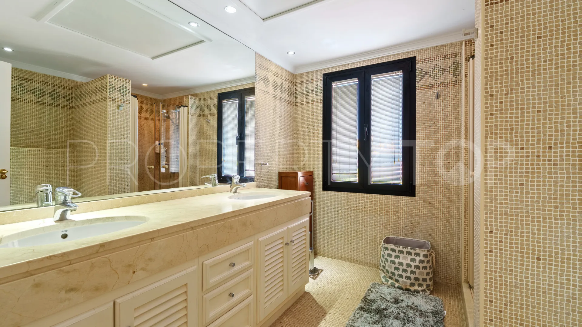 For sale villa with 9 bedrooms in Benahavis