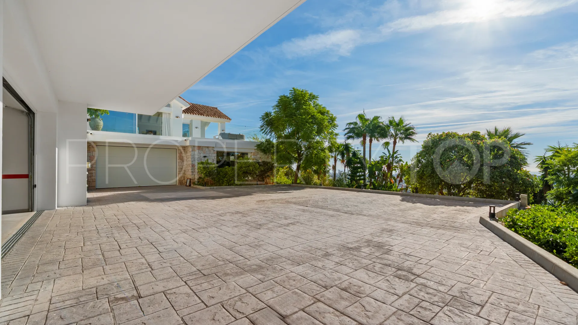 For sale villa with 9 bedrooms in Benahavis