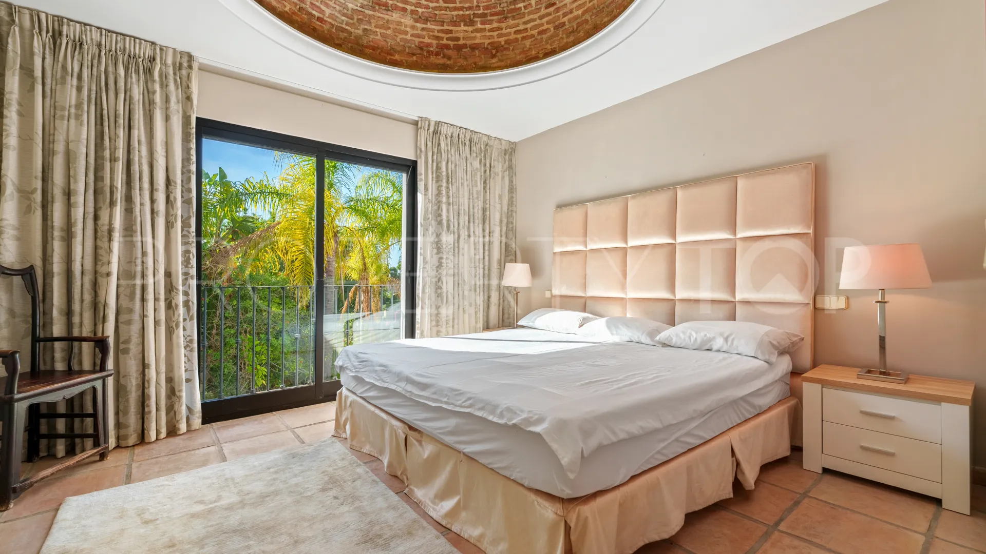 For sale villa with 9 bedrooms in Benahavis