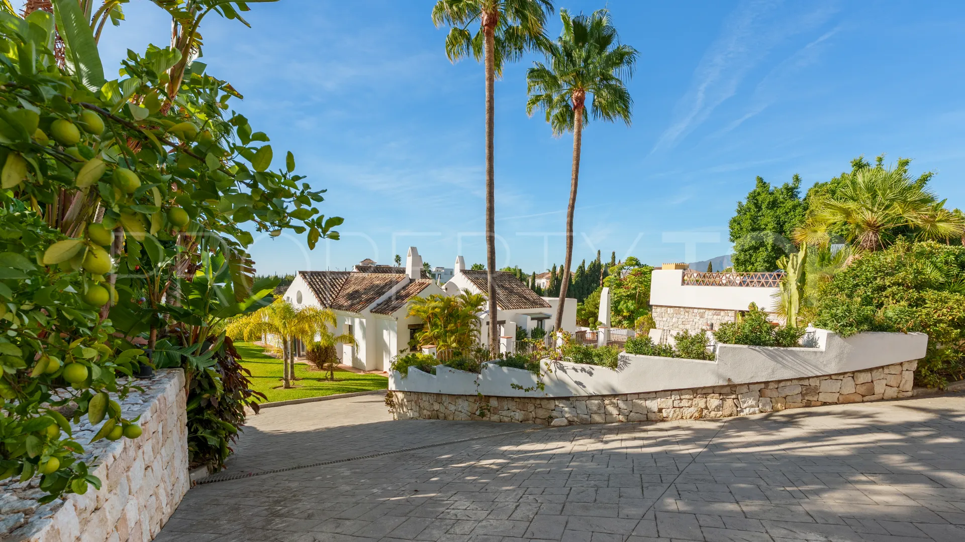 For sale villa with 9 bedrooms in Benahavis