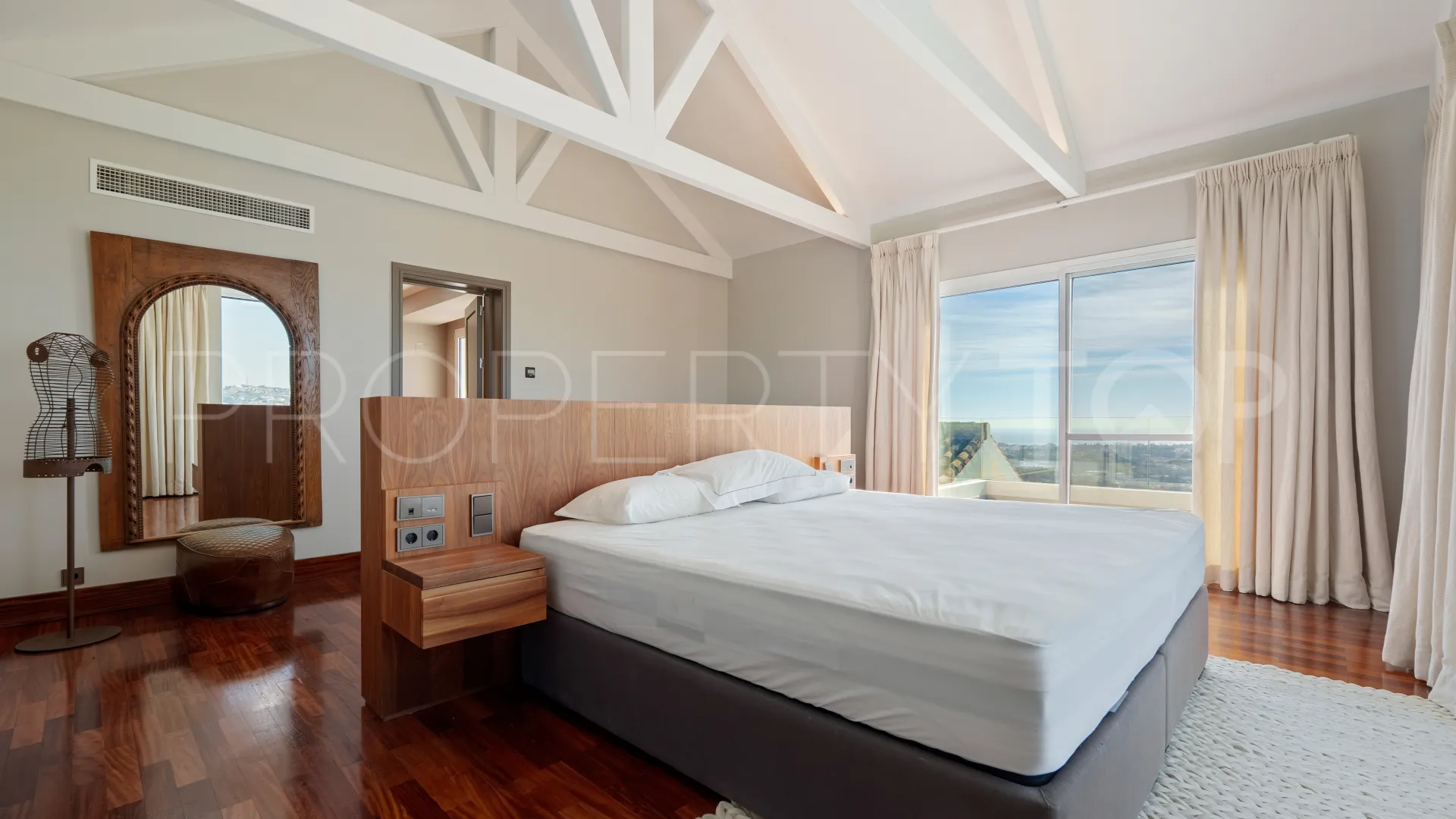For sale villa with 9 bedrooms in Benahavis