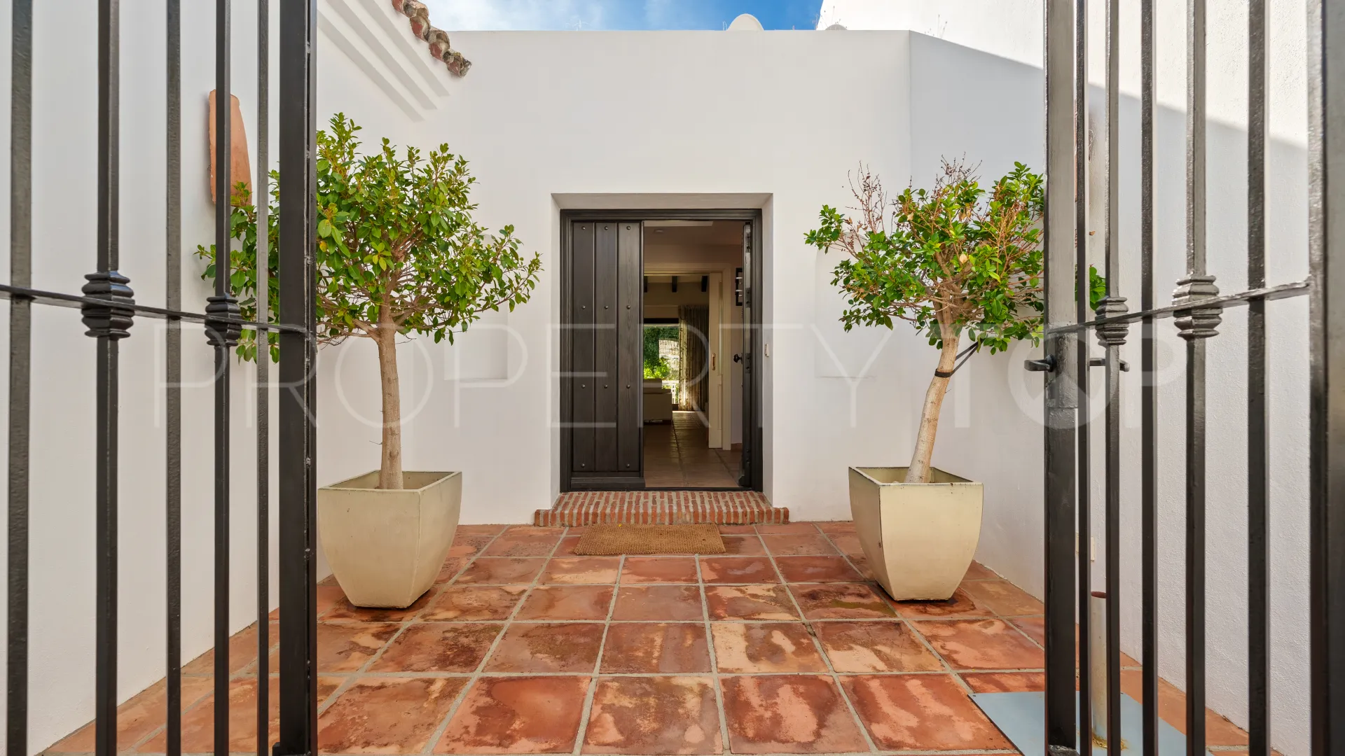 For sale villa with 9 bedrooms in Benahavis