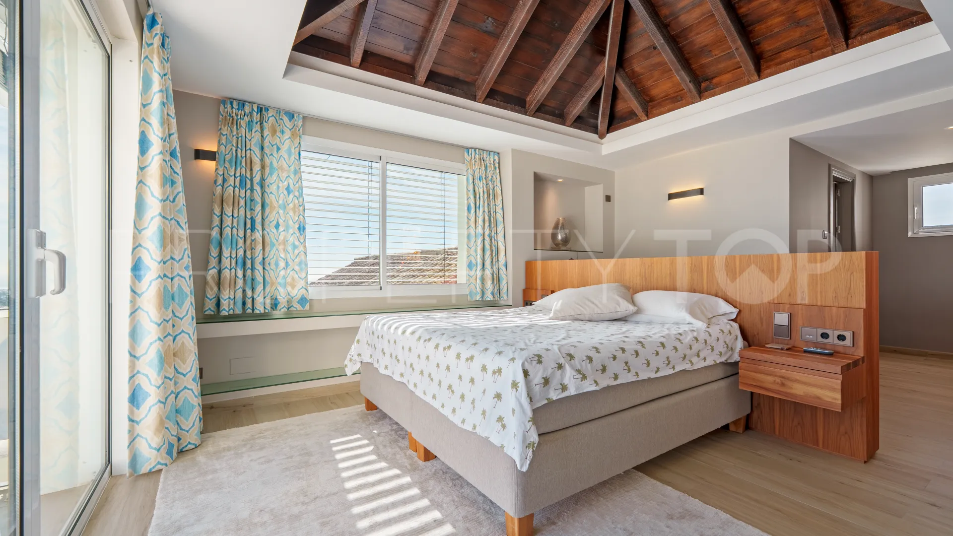 For sale villa with 9 bedrooms in Benahavis
