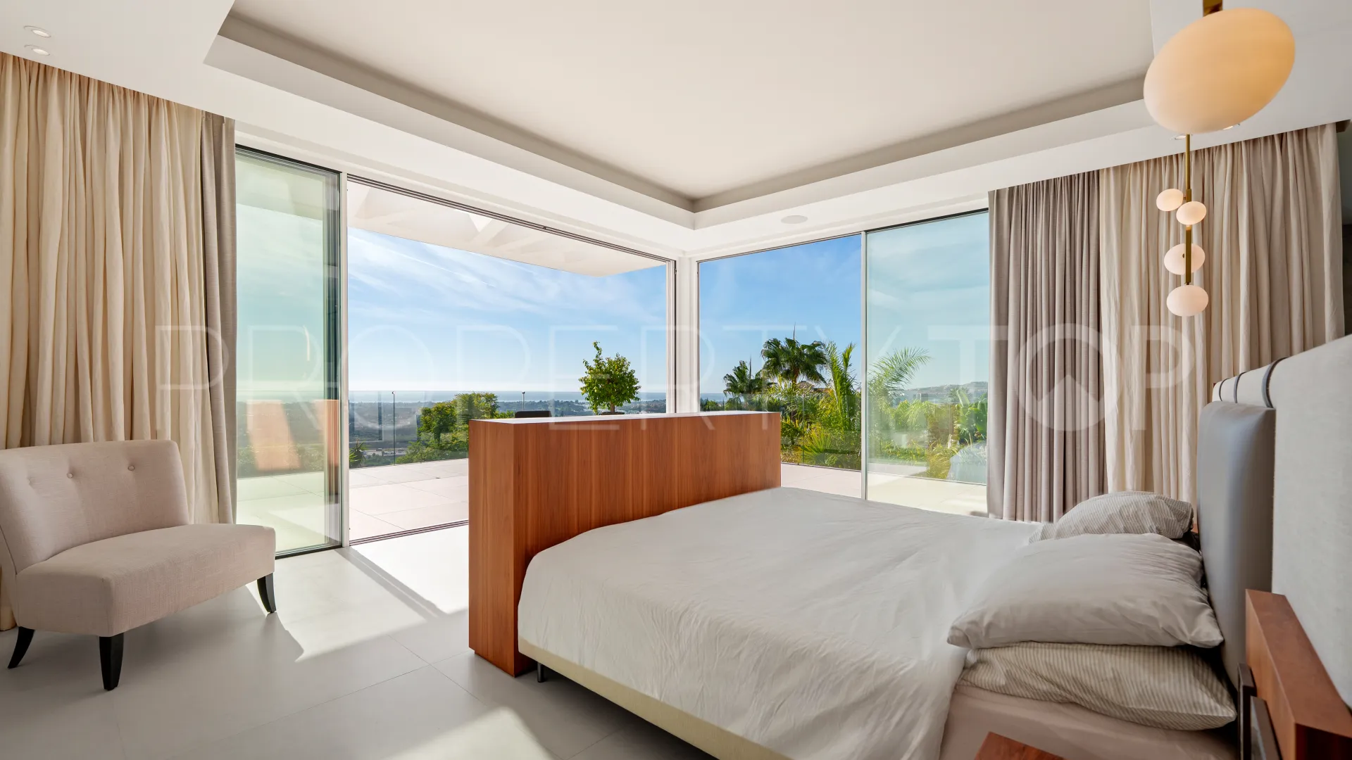 For sale villa with 9 bedrooms in Benahavis