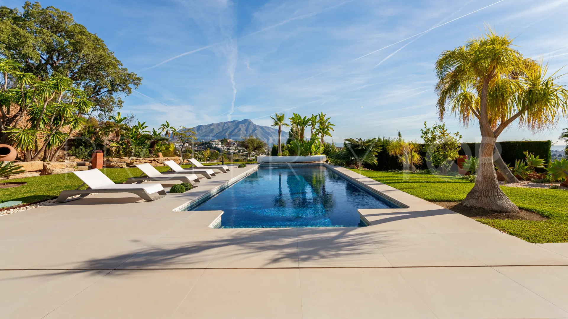 For sale villa with 9 bedrooms in Benahavis