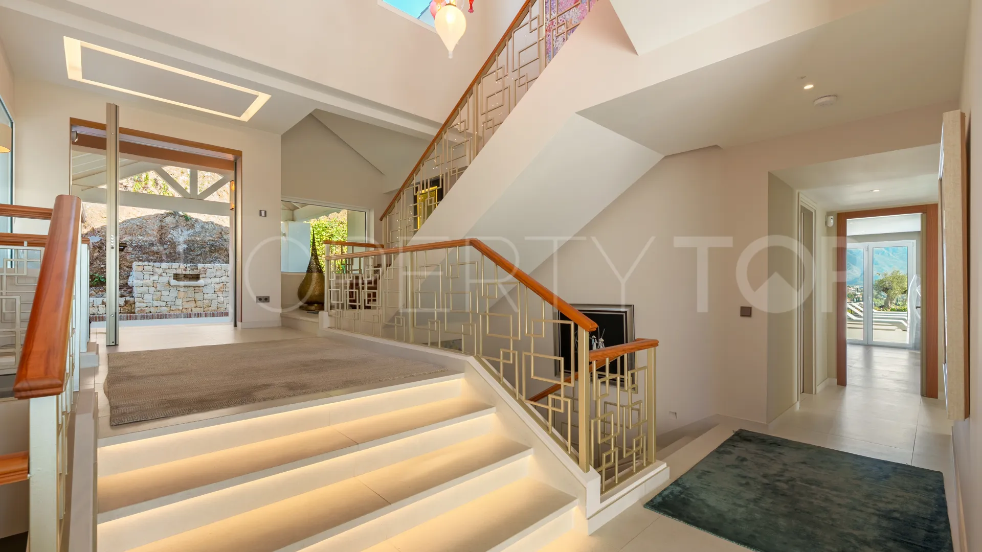 For sale villa with 9 bedrooms in Benahavis