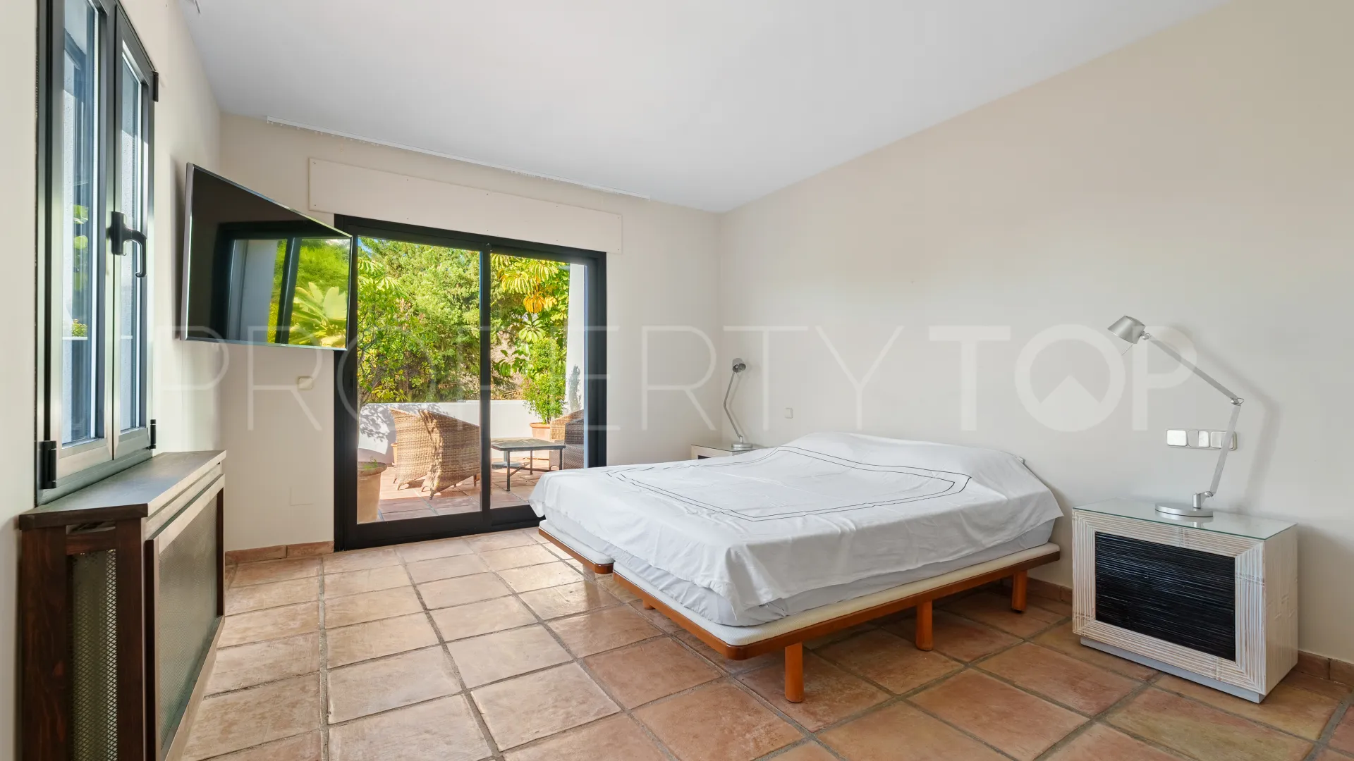 For sale villa with 9 bedrooms in Benahavis