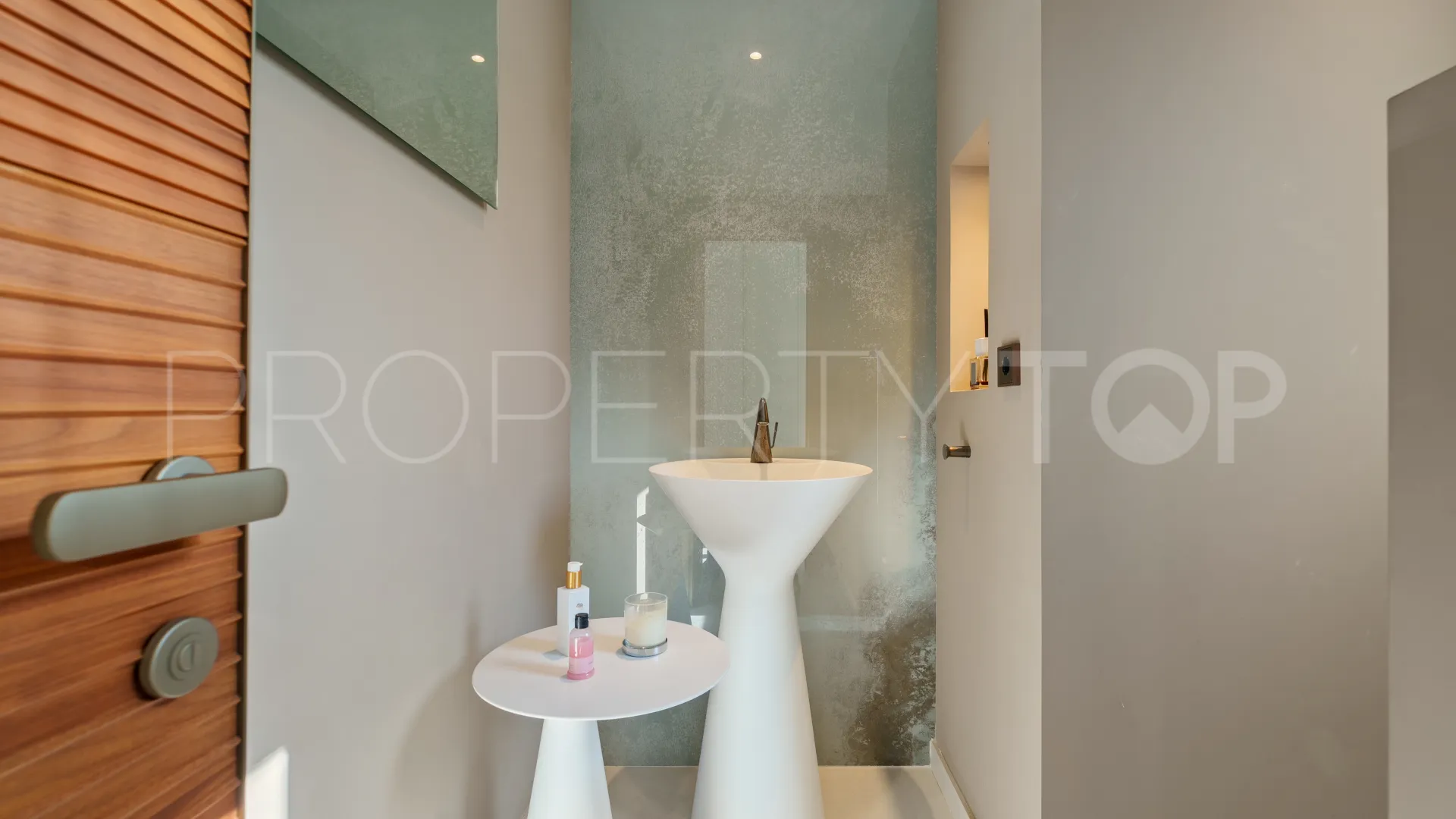For sale villa with 9 bedrooms in Benahavis
