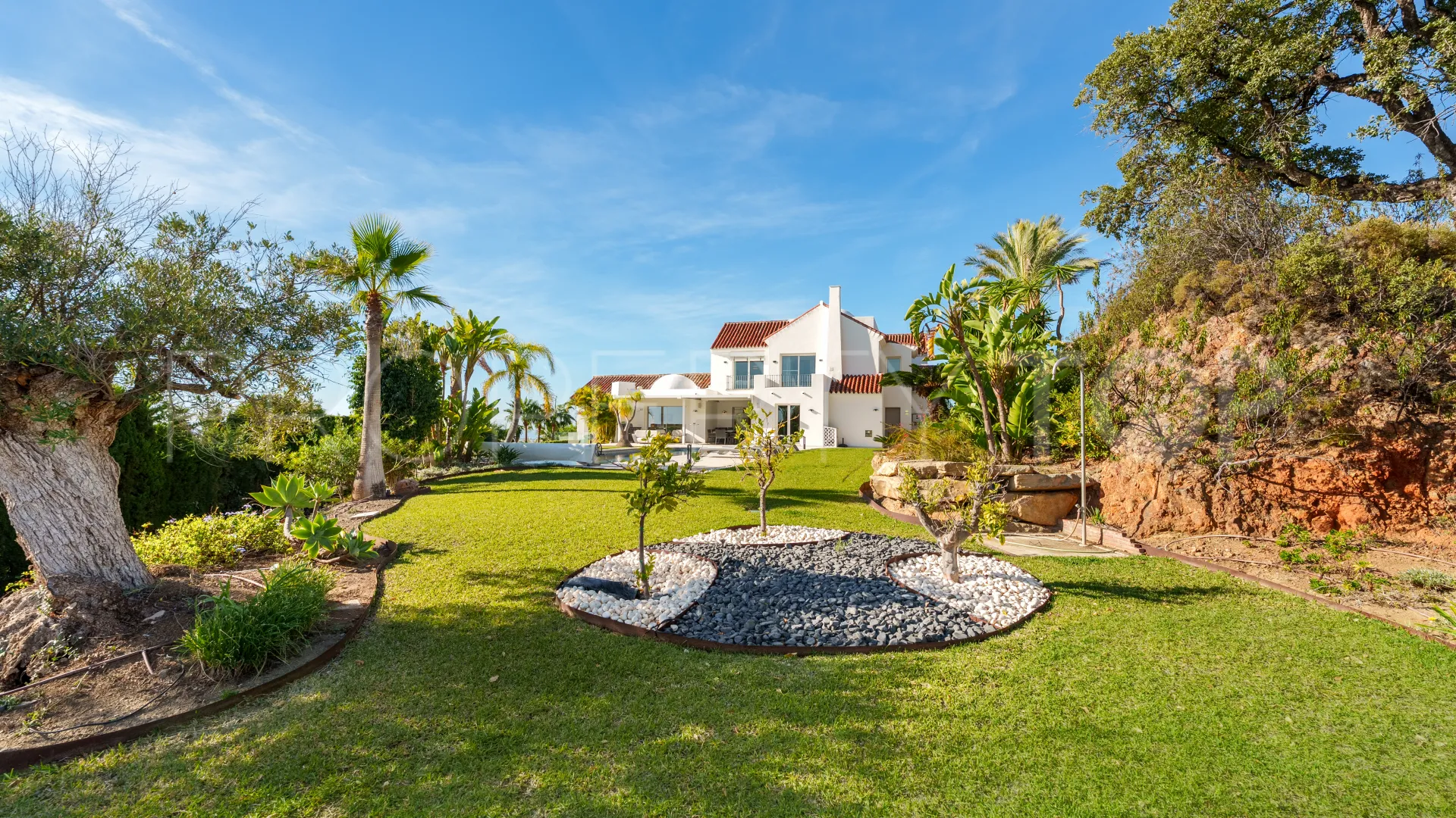 For sale villa with 9 bedrooms in Benahavis