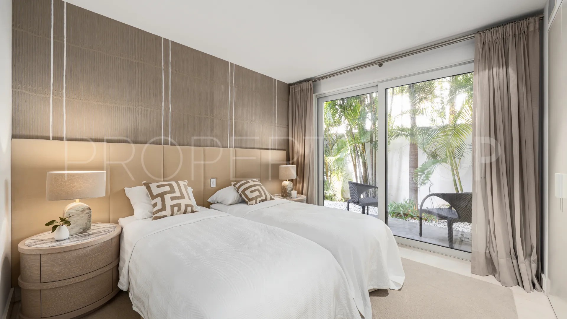 Villa pareada en venta de 4 dormitorios en Marbella Golden Mile