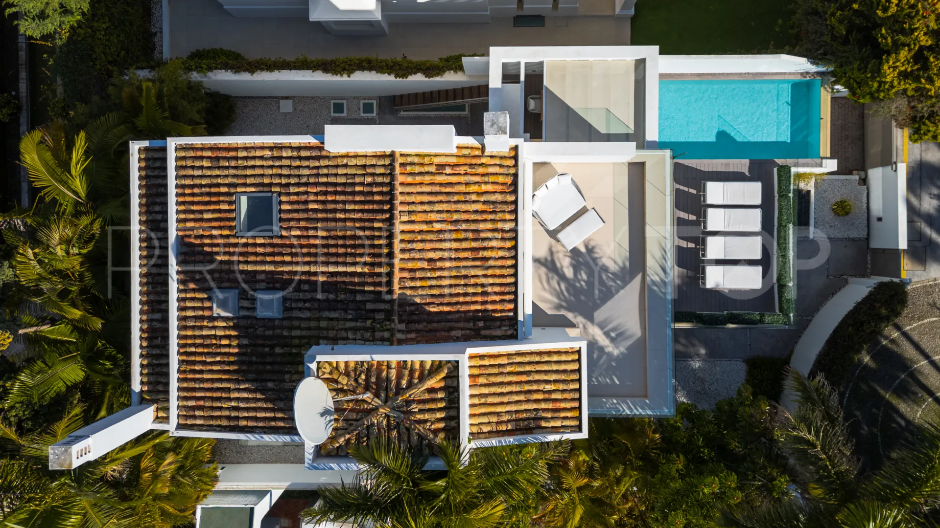 Villa pareada en venta de 4 dormitorios en Marbella Golden Mile