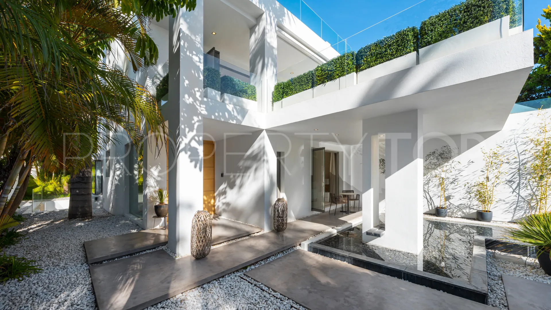 Villa pareada en venta de 4 dormitorios en Marbella Golden Mile