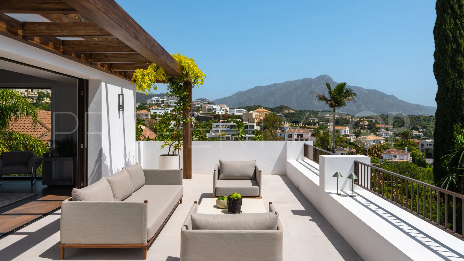 Benahavis 6 bedrooms villa for sale