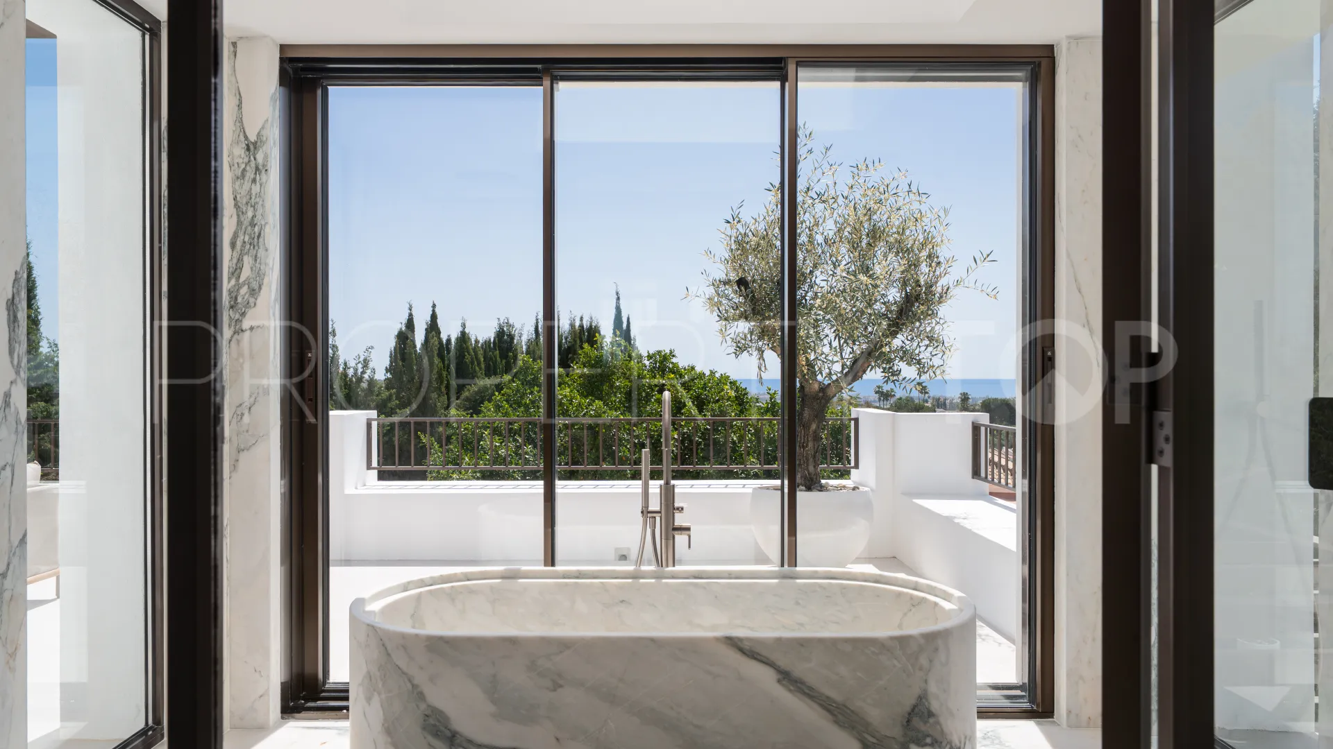 Benahavis 6 bedrooms villa for sale