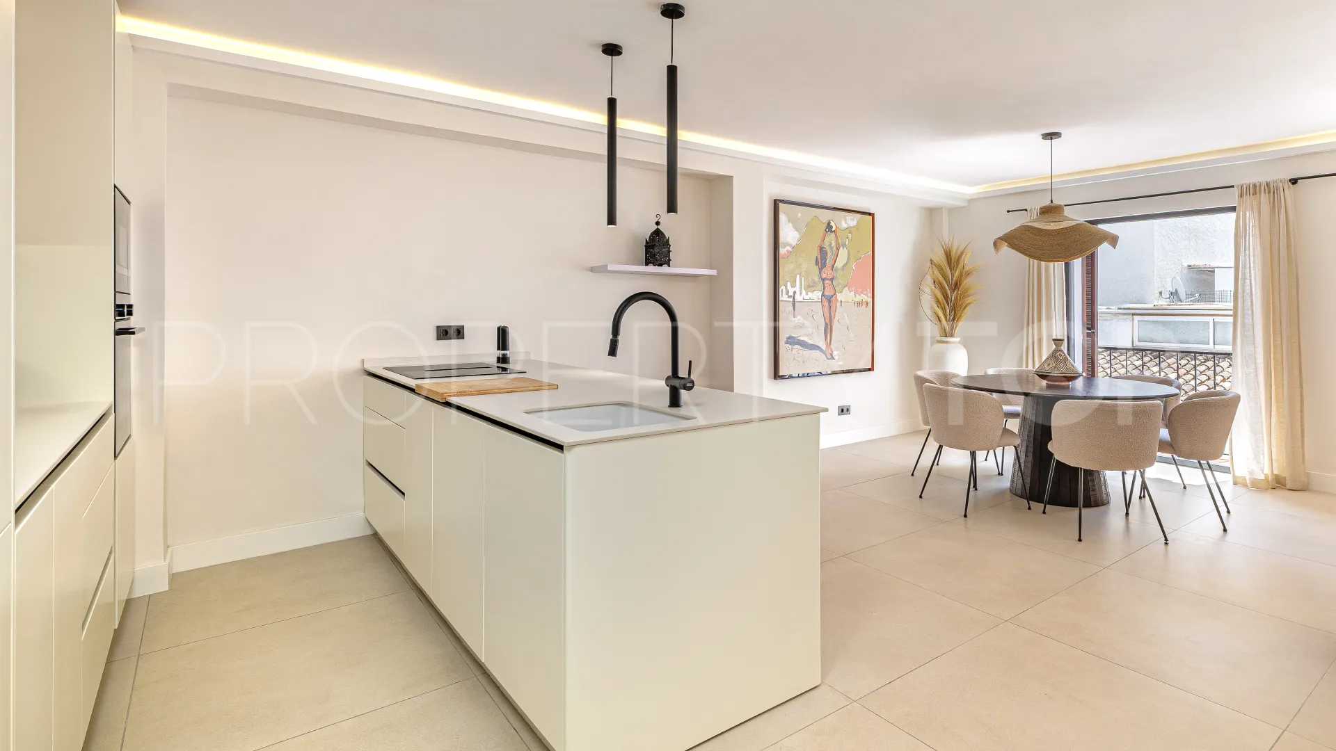 3 bedrooms apartment in Casco antiguo for sale