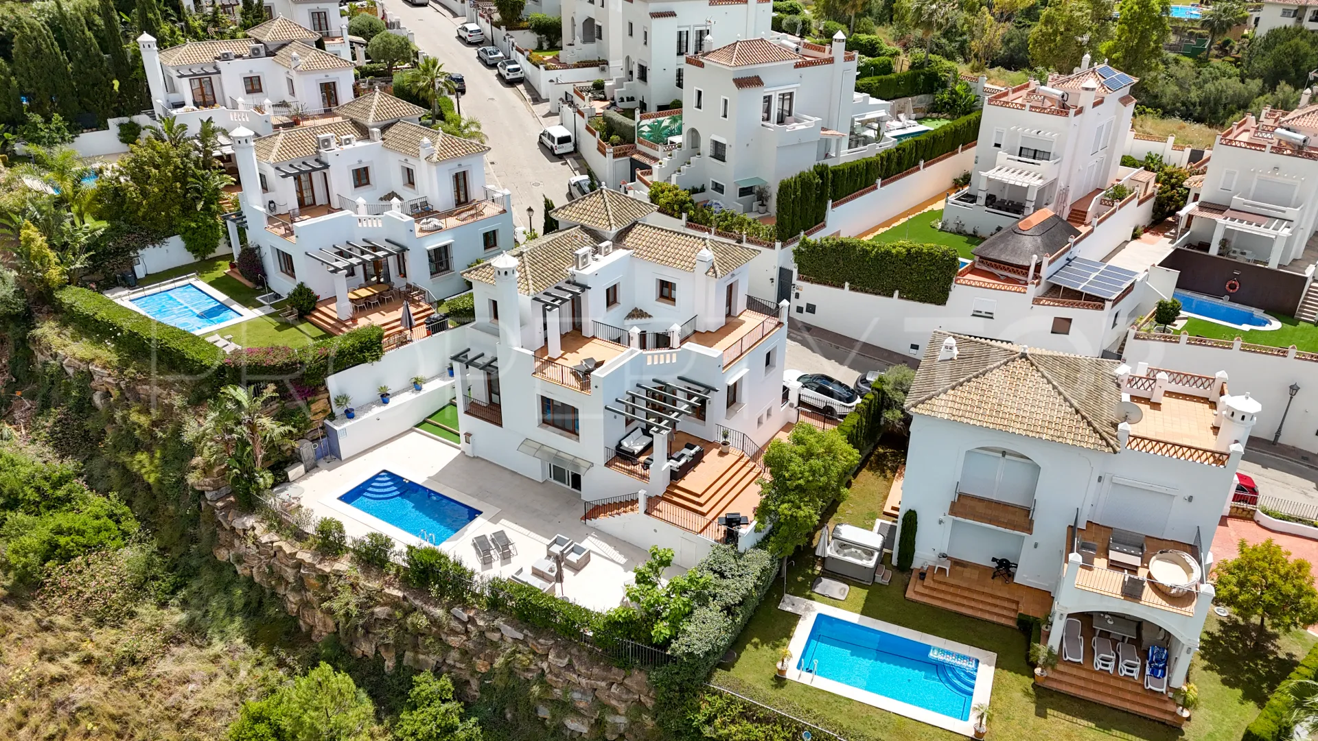 4 bedrooms villa for sale in Estepona