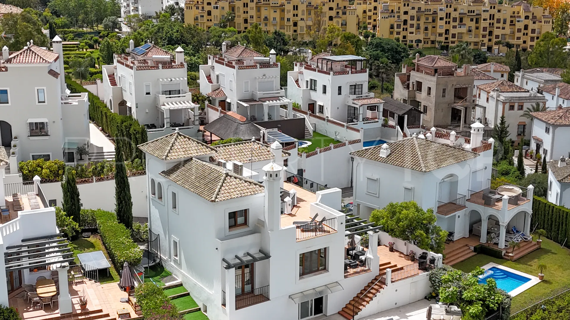 4 bedrooms villa for sale in Estepona