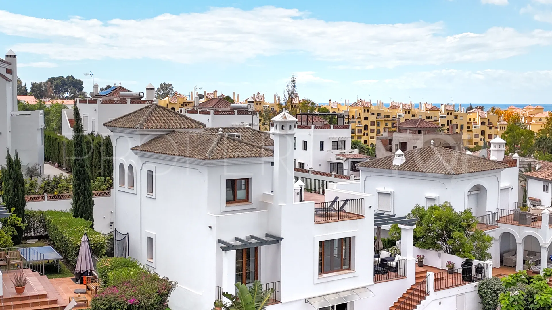 4 bedrooms villa for sale in Estepona
