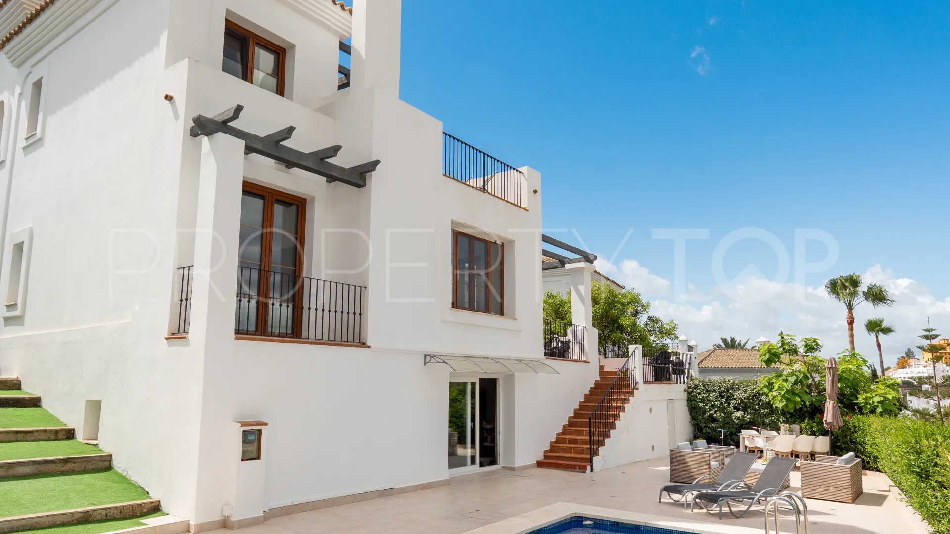 4 bedrooms villa for sale in Estepona