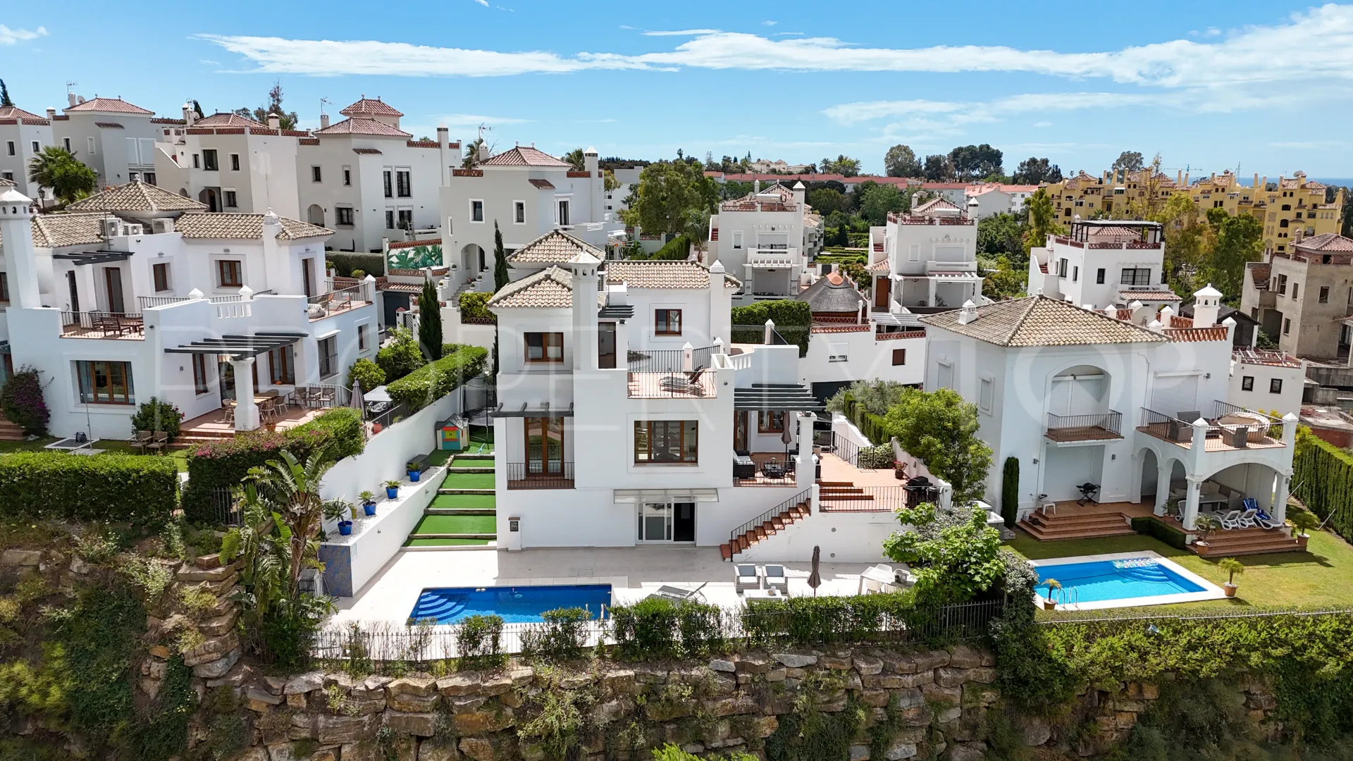 4 bedrooms villa for sale in Estepona