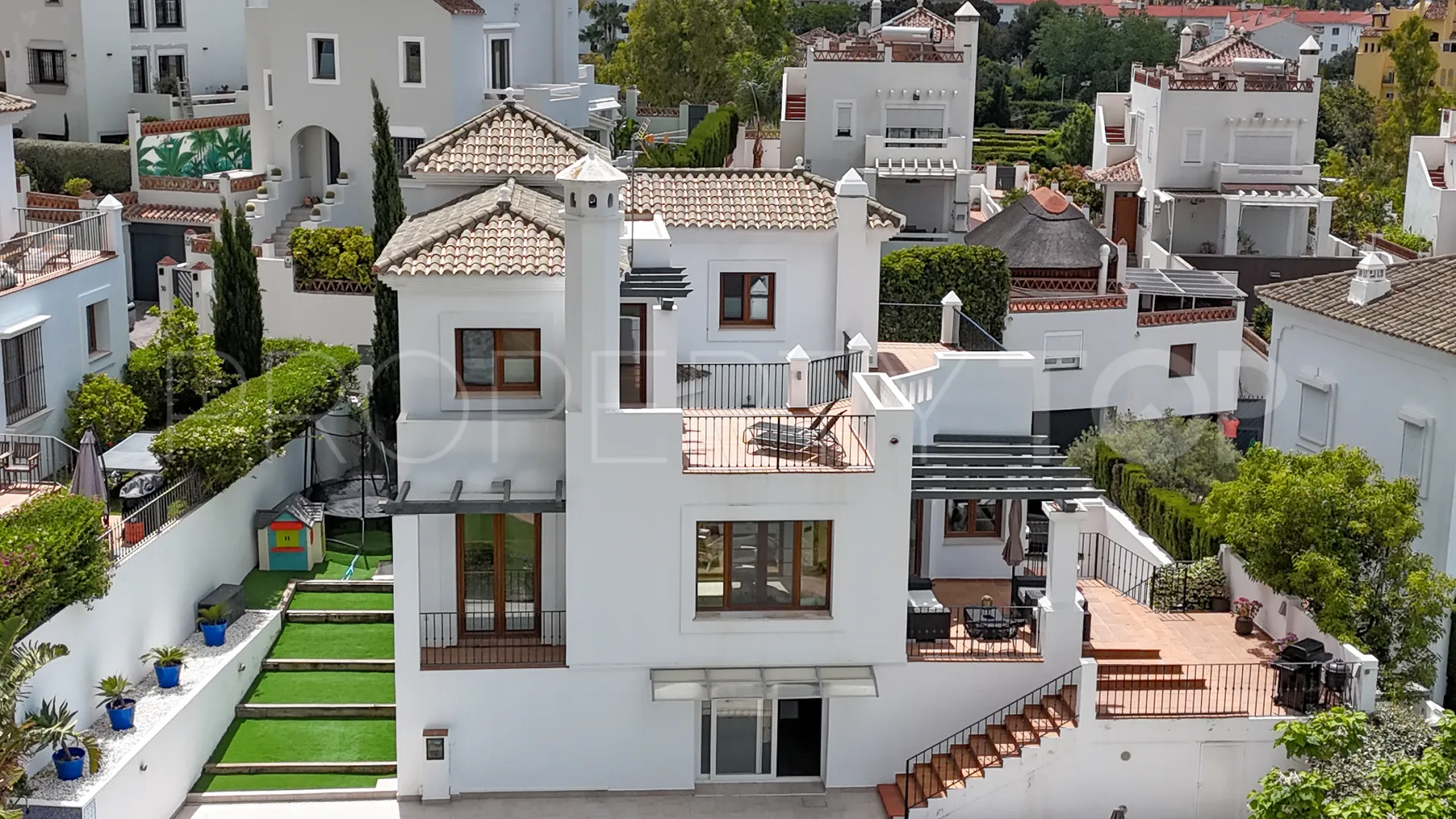 4 bedrooms villa for sale in Estepona