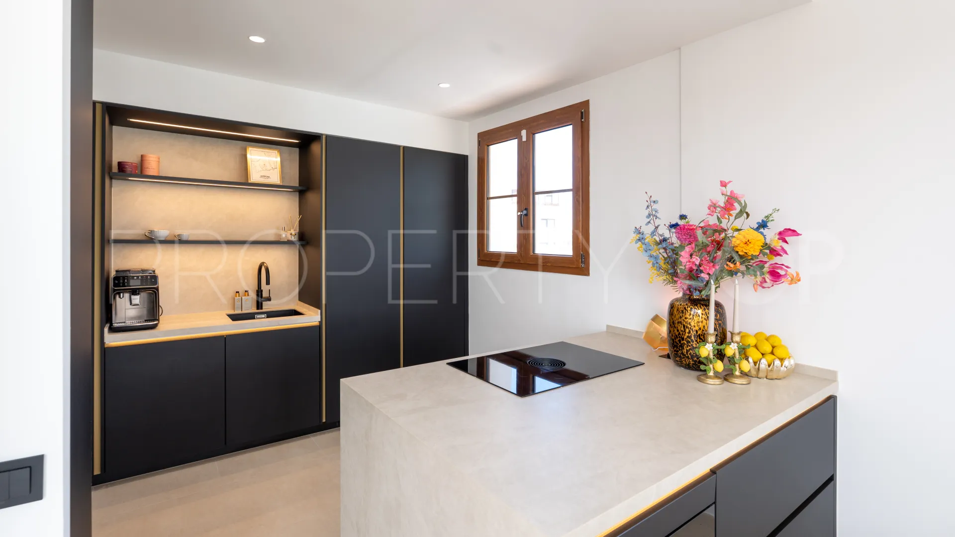 4 bedrooms villa for sale in Estepona