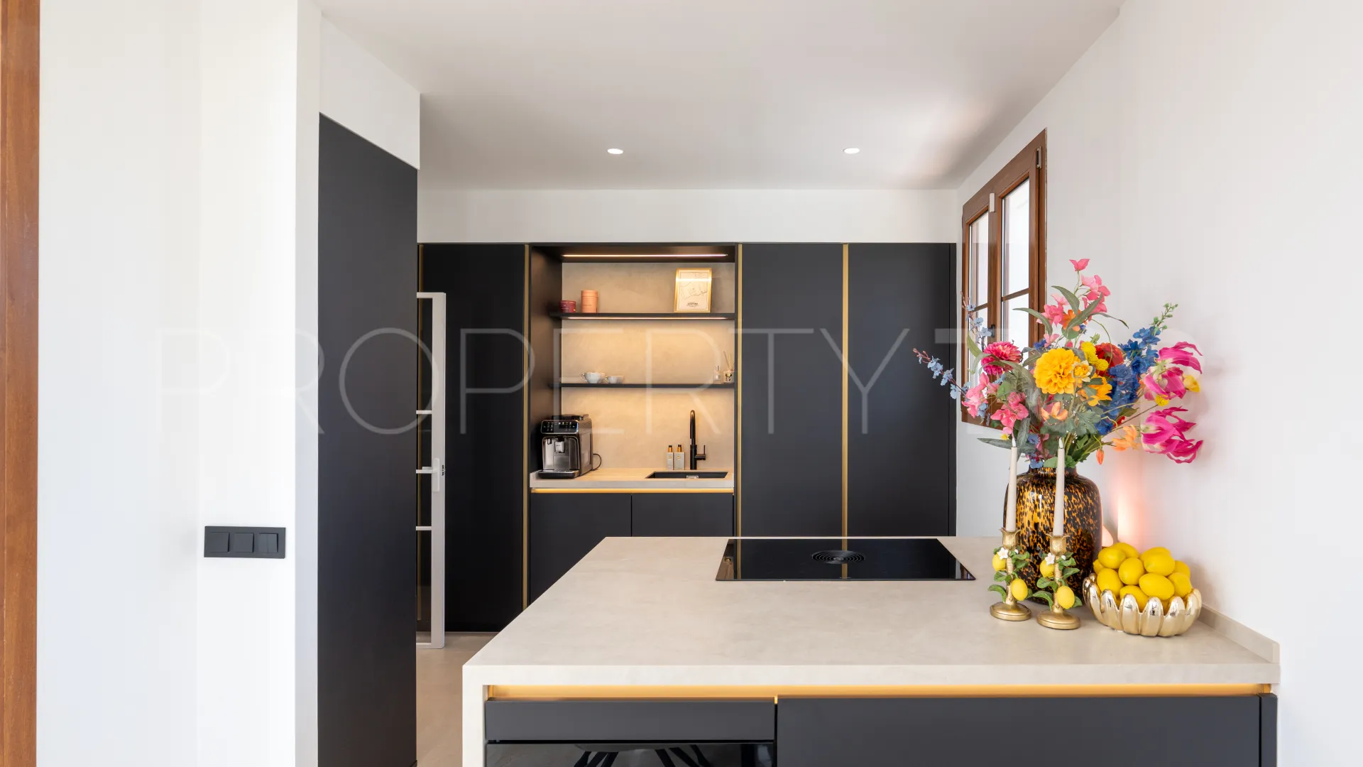 4 bedrooms villa for sale in Estepona