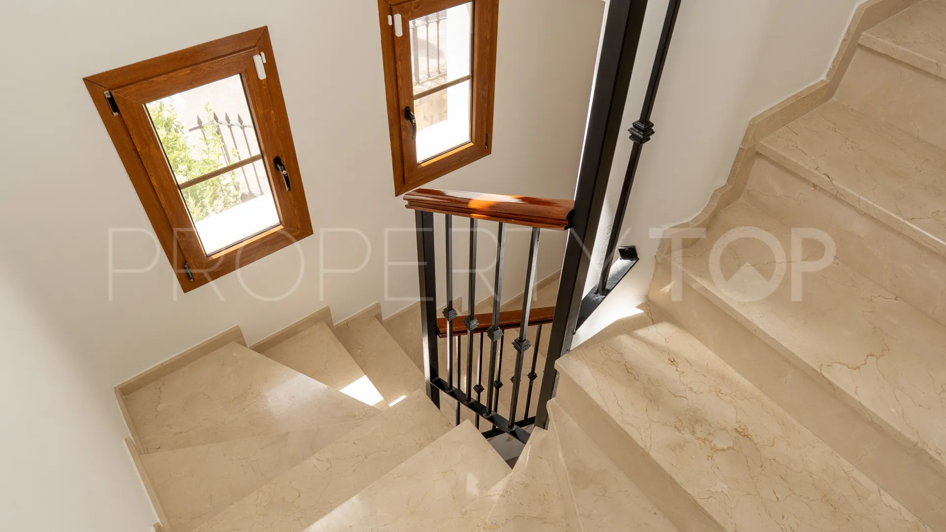 4 bedrooms villa for sale in Estepona