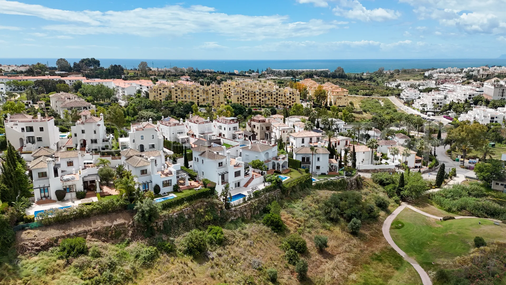 4 bedrooms villa for sale in Estepona