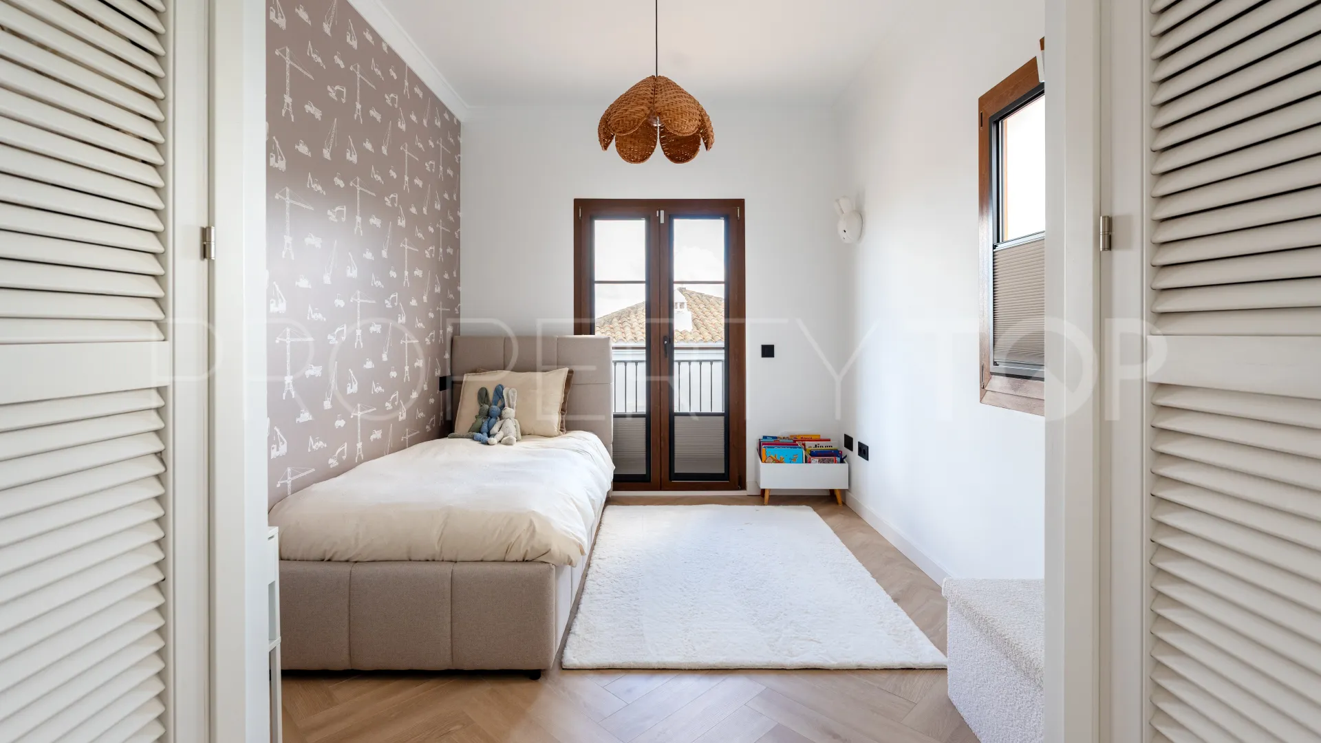 4 bedrooms villa for sale in Estepona