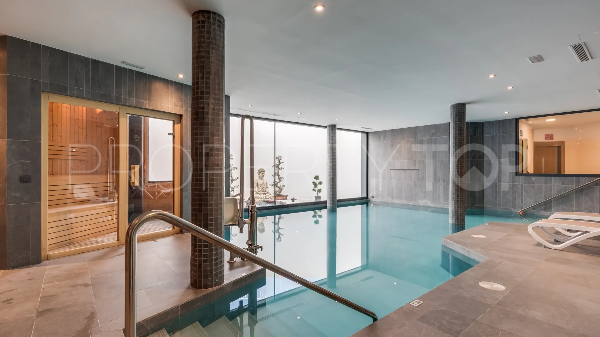 Estepona, apartamento de 2 dormitorios en venta