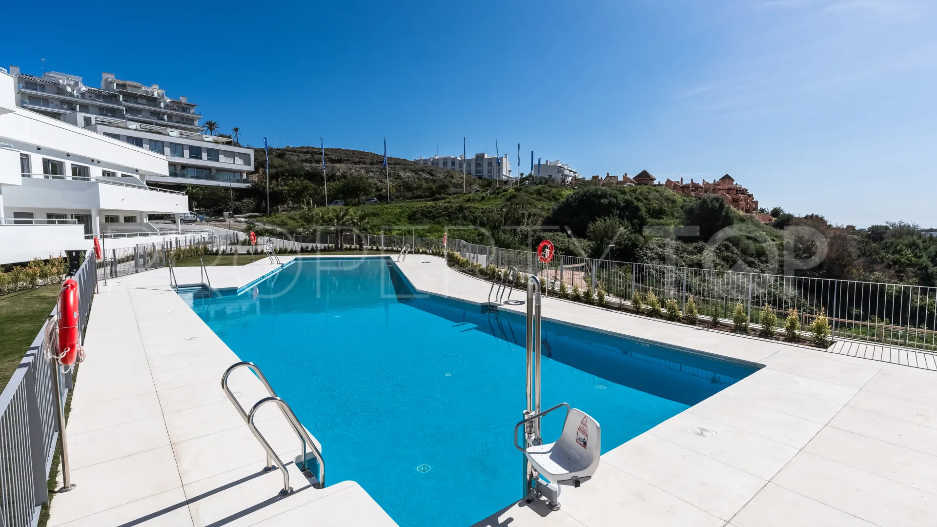 Estepona, apartamento de 2 dormitorios en venta